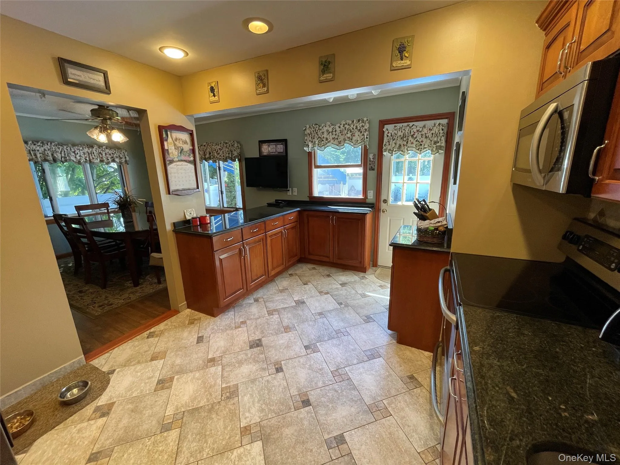 361 Clinton Avenue, Babylon, NY, 4 Bedrooms Bedrooms, 8 Rooms Rooms,1 BathroomBathrooms,Residential,For Rent,Clinton,0,1048896 361 Clinton Avenue, Babylon, NY, 4 Bedrooms Bedrooms, 8 Rooms Rooms,1 BathroomBathrooms,Residential,For Rent,Clinton,0,1048896