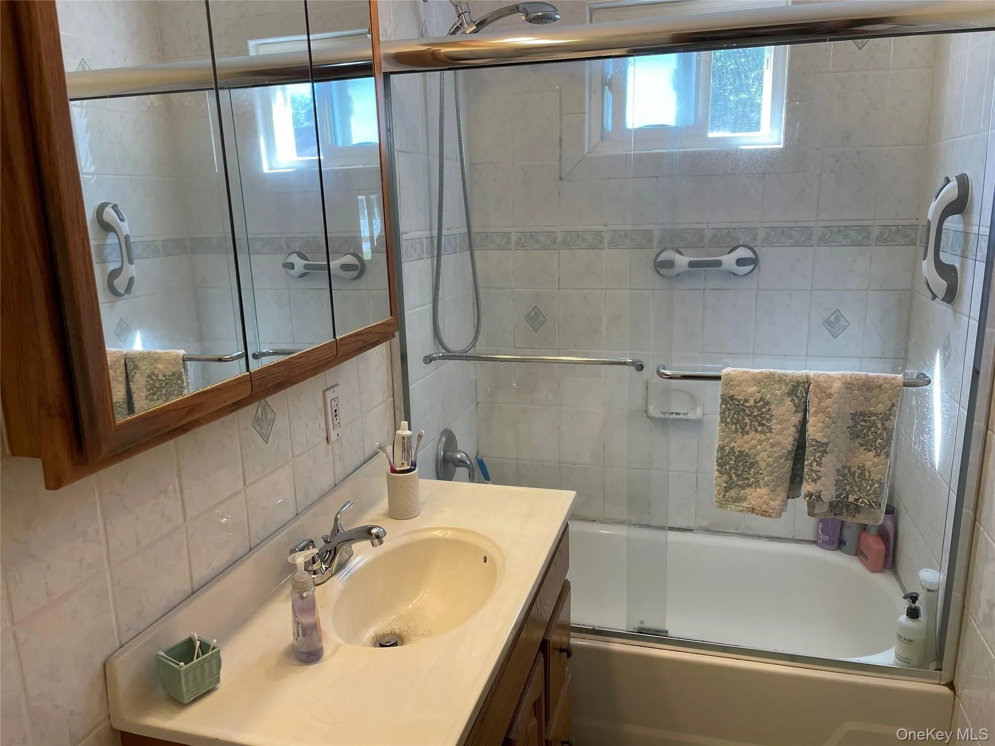 361 Clinton Avenue, Babylon, NY, 4 Bedrooms Bedrooms, 8 Rooms Rooms,1 BathroomBathrooms,Residential,For Rent,Clinton,0,1048896 361 Clinton Avenue, Babylon, NY, 4 Bedrooms Bedrooms, 8 Rooms Rooms,1 BathroomBathrooms,Residential,For Rent,Clinton,0,1048896