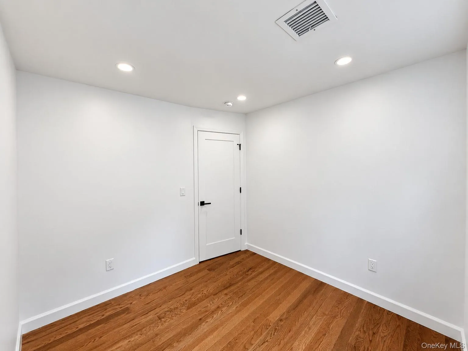 82 Ocean Avenue, Huntington, NY, 3 Bedrooms Bedrooms, 7 Rooms Rooms,2 BathroomsBathrooms,Residential,For Rent,Ocean,0,1048899 82 Ocean Avenue, Huntington, NY, 3 Bedrooms Bedrooms, 7 Rooms Rooms,2 BathroomsBathrooms,Residential,For Rent,Ocean,0,1048899