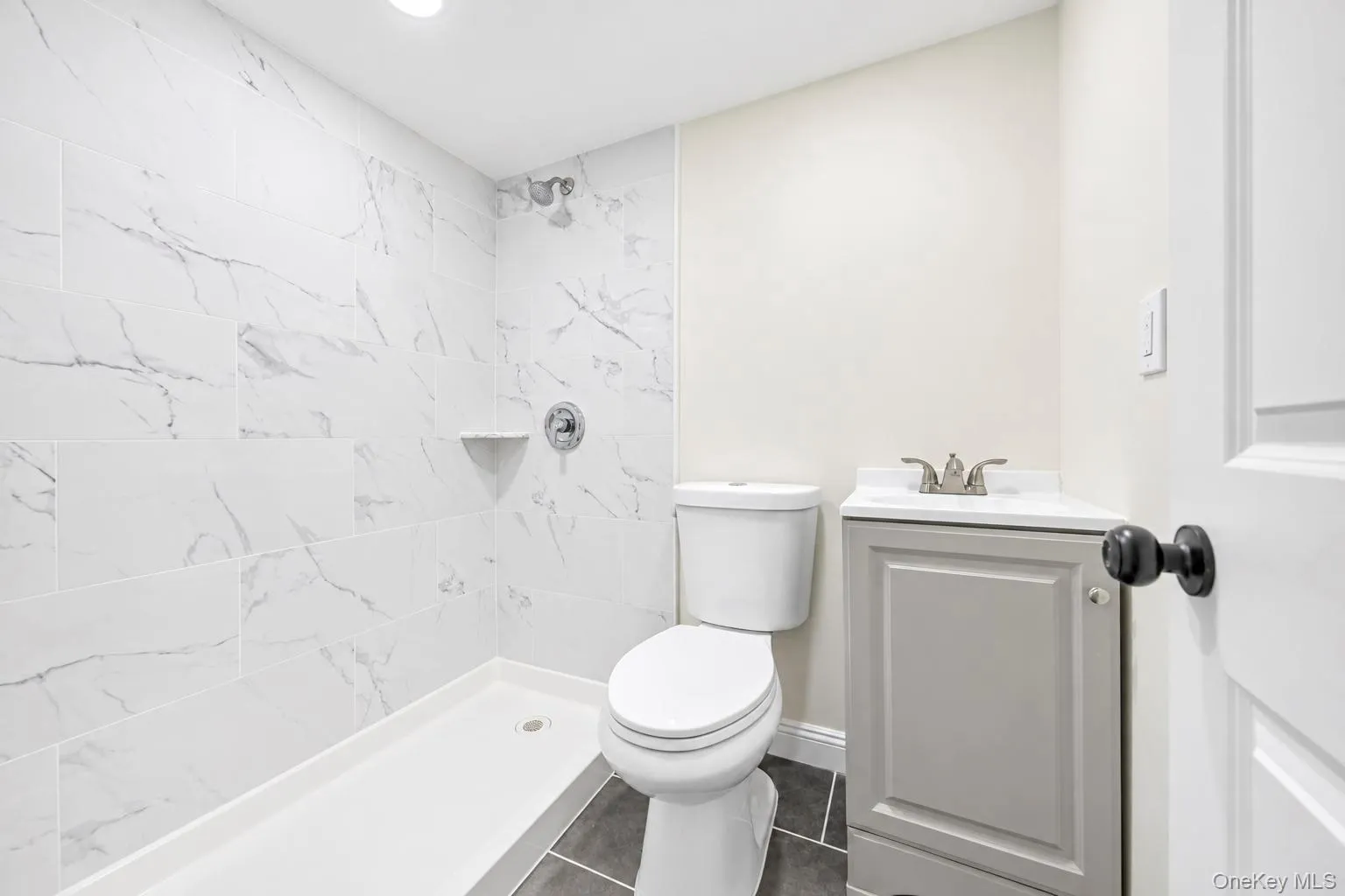 11 1st Place, Brookhaven, NY, 5 Bedrooms Bedrooms, 12 Rooms Rooms,4 BathroomsBathrooms,Residential,For Rent,1st,0,1048905 11 1st Place, Brookhaven, NY, 5 Bedrooms Bedrooms, 12 Rooms Rooms,4 BathroomsBathrooms,Residential,For Rent,1st,0,1048905