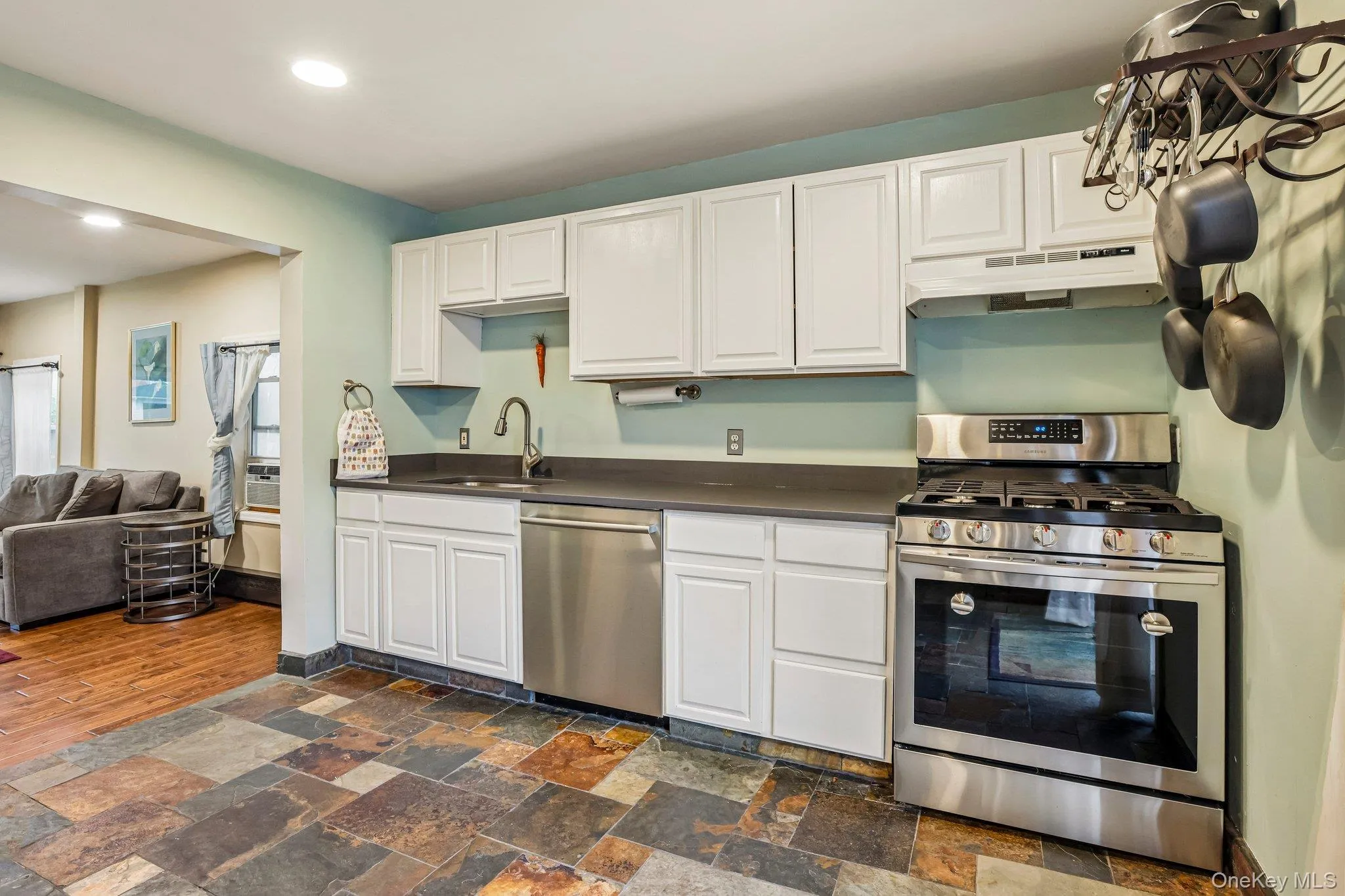 47 White Avenue, Orangetown, NY, 3 Bedrooms Bedrooms, 5 Rooms Rooms,1 BathroomBathrooms,Residential,For Rent,White,0,1048920 47 White Avenue, Orangetown, NY, 3 Bedrooms Bedrooms, 5 Rooms Rooms,1 BathroomBathrooms,Residential,For Rent,White,0,1048920