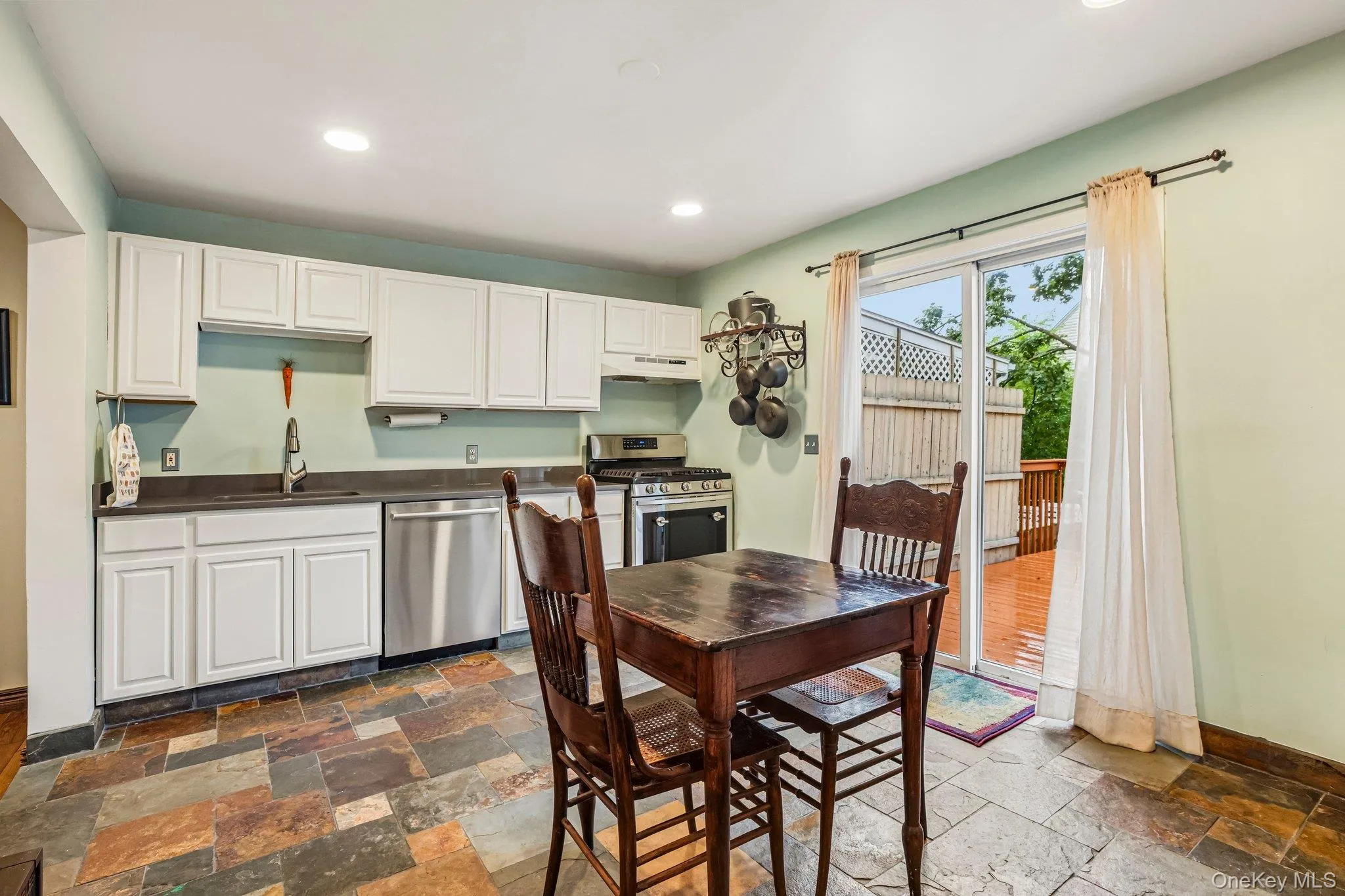 47 White Avenue, Orangetown, NY, 3 Bedrooms Bedrooms, 5 Rooms Rooms,1 BathroomBathrooms,Residential,For Rent,White,0,1048920 47 White Avenue, Orangetown, NY, 3 Bedrooms Bedrooms, 5 Rooms Rooms,1 BathroomBathrooms,Residential,For Rent,White,0,1048920