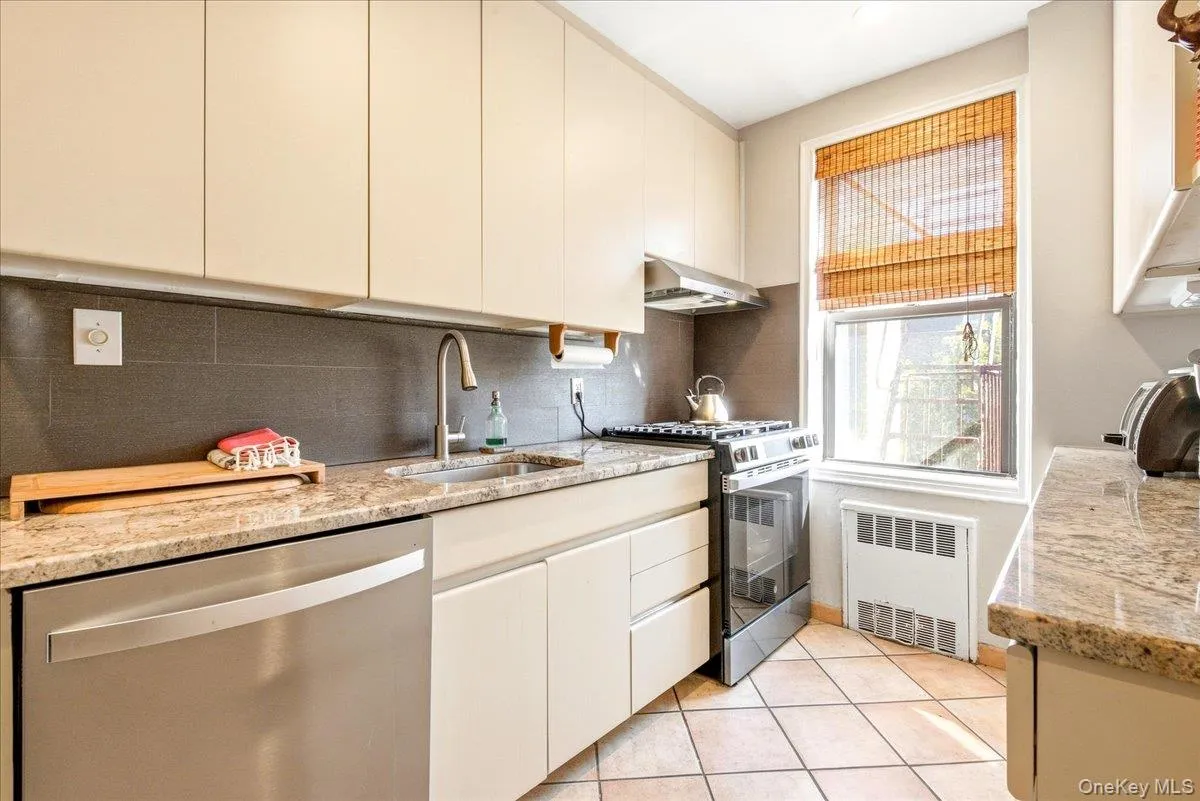 102-32 65th Avenue, New York, NY, 2 Bedrooms Bedrooms, 5 Rooms Rooms,1 BathroomBathrooms,Residential,For Rent,65th,0,1048929 102-32 65th Avenue, New York, NY, 2 Bedrooms Bedrooms, 5 Rooms Rooms,1 BathroomBathrooms,Residential,For Rent,65th,0,1048929