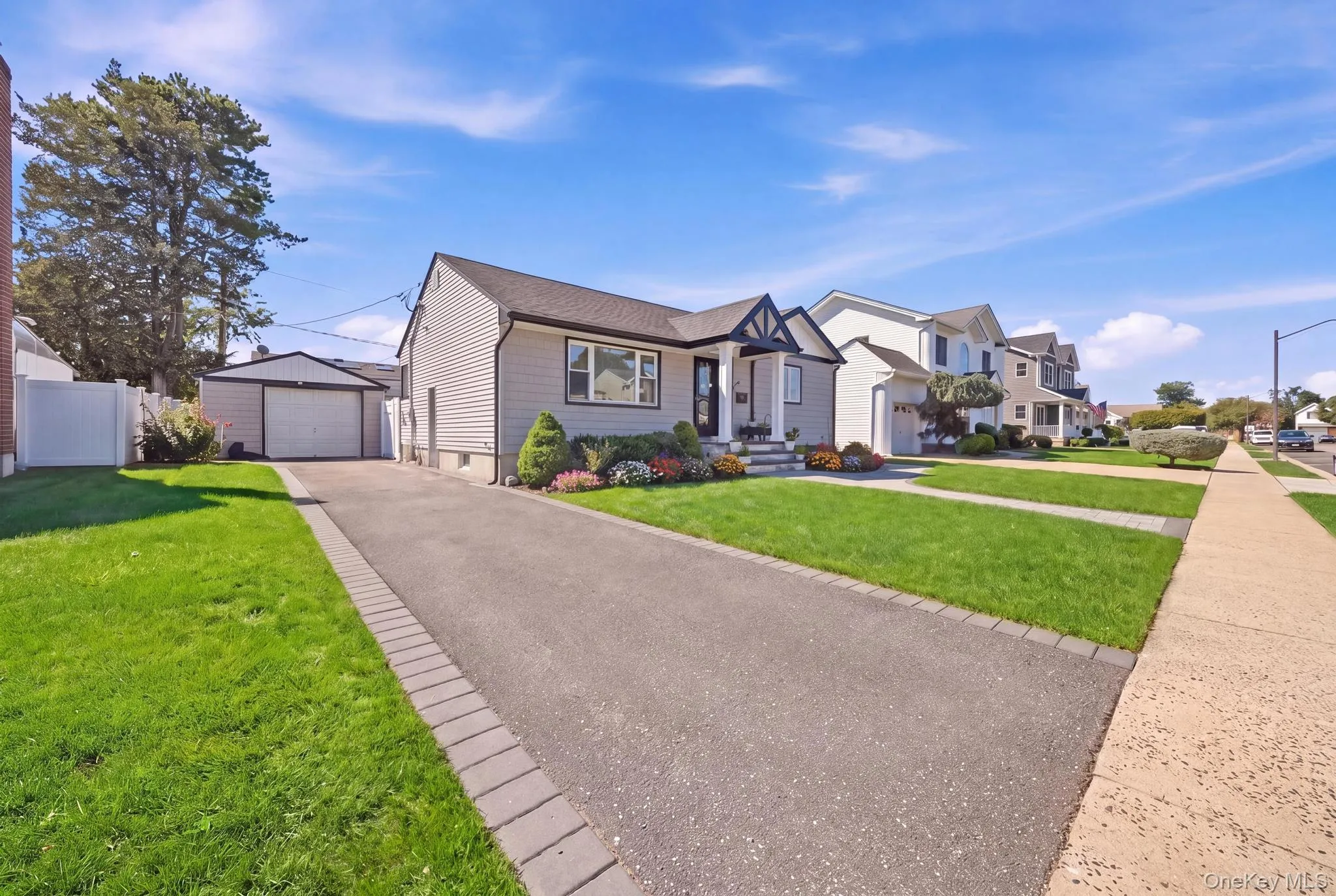 18 Devon Road, Oyster Bay, NY, 3 Bedrooms Bedrooms, 11 Rooms Rooms,2 BathroomsBathrooms,Residential,For Rent,Devon,0,1048948 18 Devon Road, Oyster Bay, NY, 3 Bedrooms Bedrooms, 11 Rooms Rooms,2 BathroomsBathrooms,Residential,For Rent,Devon,0,1048948