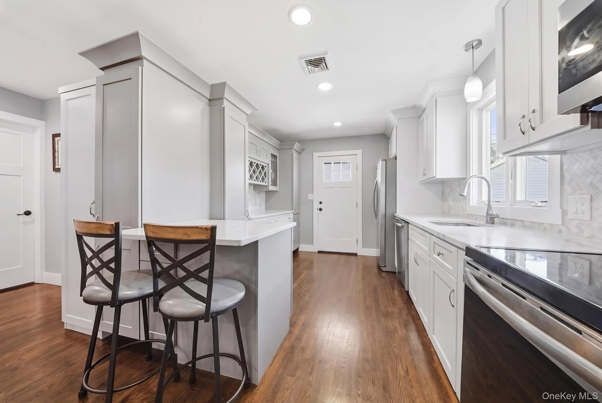 18 Devon Road, Oyster Bay, NY, 3 Bedrooms Bedrooms, 11 Rooms Rooms,2 BathroomsBathrooms,Residential,For Rent,Devon,0,1048948 18 Devon Road, Oyster Bay, NY, 3 Bedrooms Bedrooms, 11 Rooms Rooms,2 BathroomsBathrooms,Residential,For Rent,Devon,0,1048948