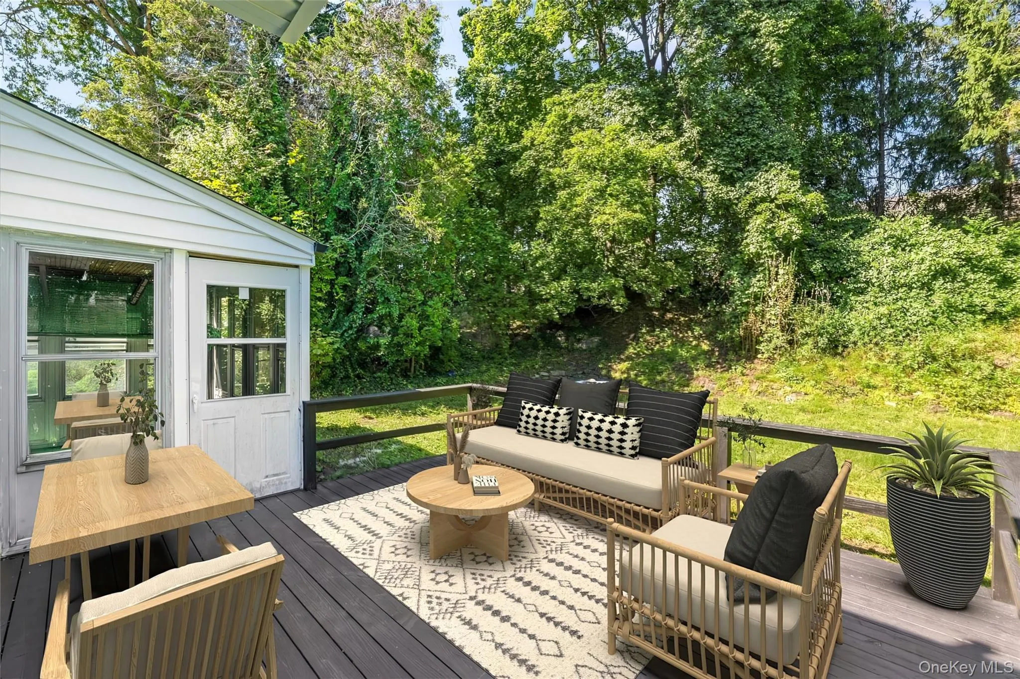 Al Fresco Living, Just Beyond the Kitchen Al Fresco Living, Just Beyond the Kitchen