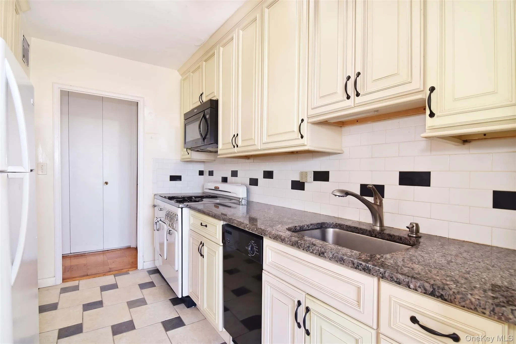 We even have a dishwasher! We even have a dishwasher!