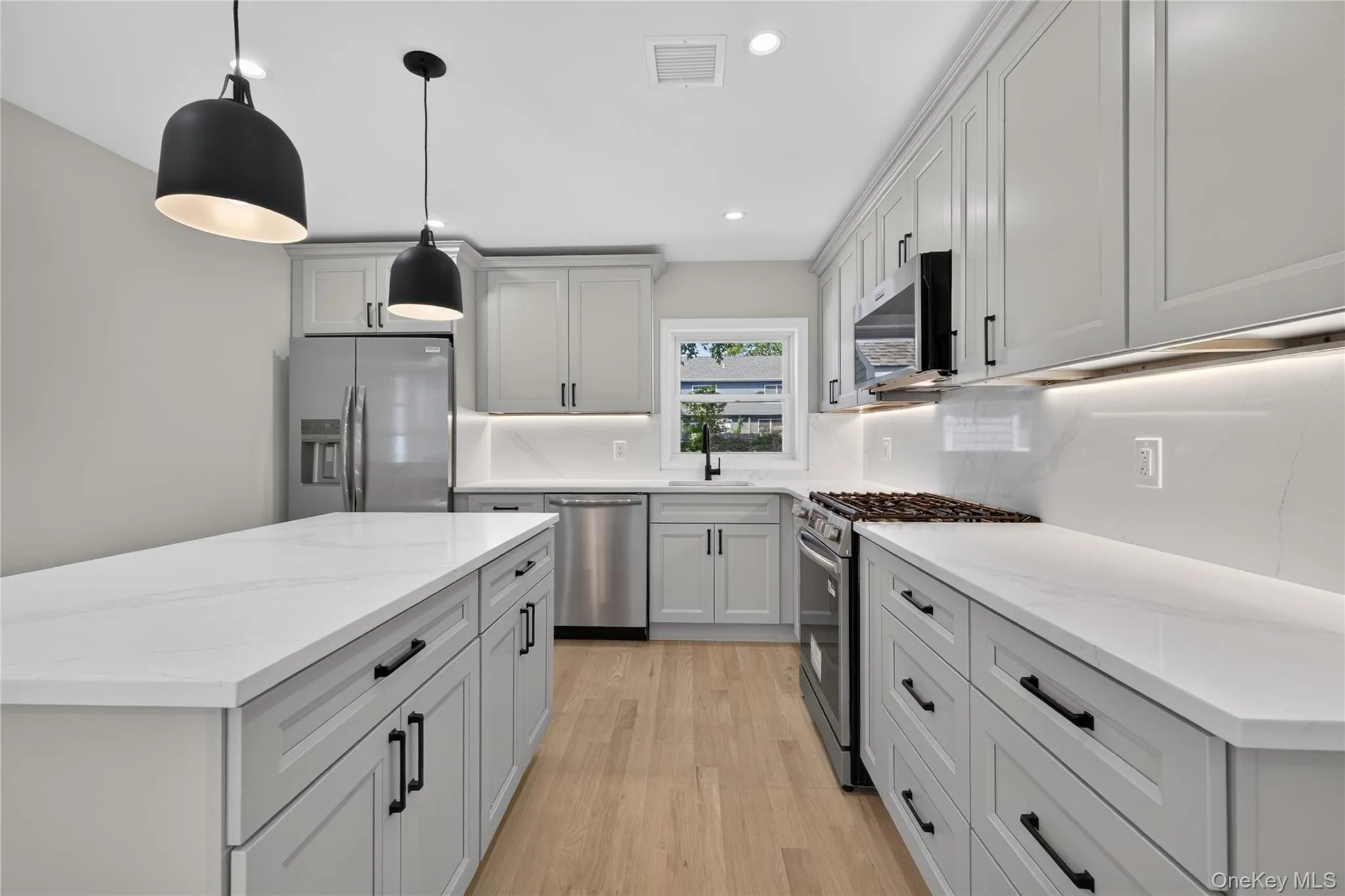 31 Rosemary Place, Islip, NY, 3 Bedrooms Bedrooms, 10 Rooms Rooms,2 BathroomsBathrooms,Residential,For Rent,Rosemary,0,1048971 31 Rosemary Place, Islip, NY, 3 Bedrooms Bedrooms, 10 Rooms Rooms,2 BathroomsBathrooms,Residential,For Rent,Rosemary,0,1048971