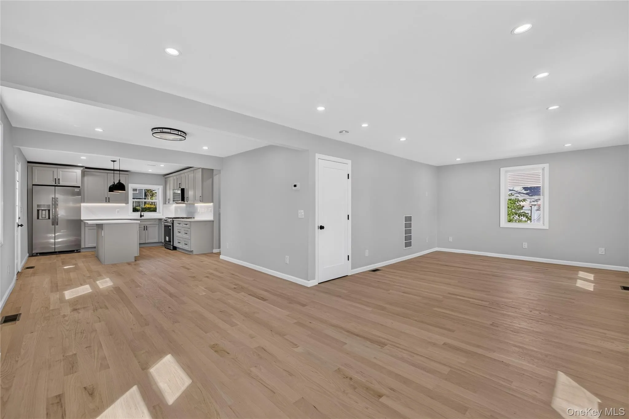 31 Rosemary Place, Islip, NY, 3 Bedrooms Bedrooms, 10 Rooms Rooms,2 BathroomsBathrooms,Residential,For Rent,Rosemary,0,1048971 31 Rosemary Place, Islip, NY, 3 Bedrooms Bedrooms, 10 Rooms Rooms,2 BathroomsBathrooms,Residential,For Rent,Rosemary,0,1048971
