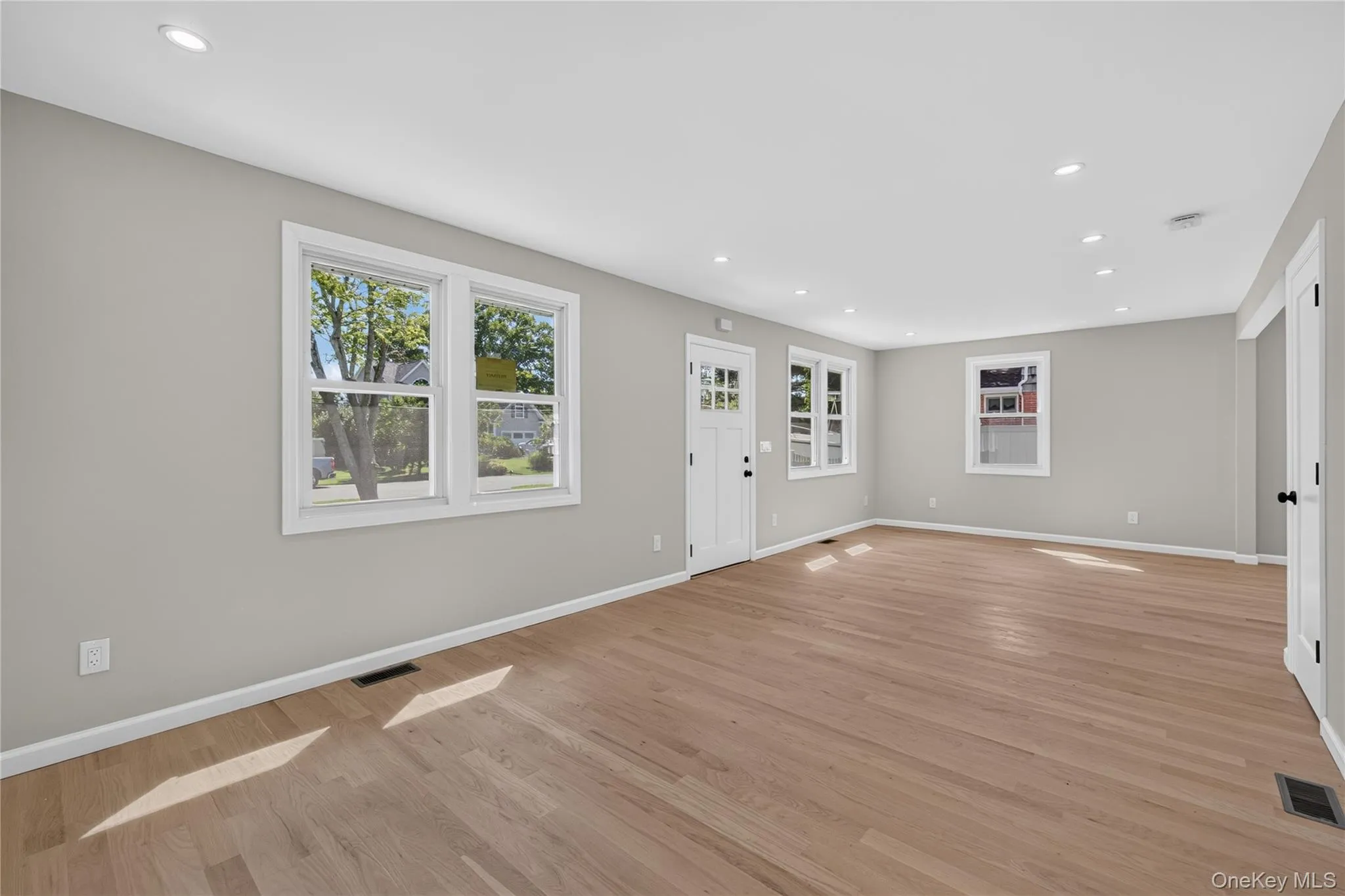 31 Rosemary Place, Islip, NY, 3 Bedrooms Bedrooms, 10 Rooms Rooms,2 BathroomsBathrooms,Residential,For Rent,Rosemary,0,1048971 31 Rosemary Place, Islip, NY, 3 Bedrooms Bedrooms, 10 Rooms Rooms,2 BathroomsBathrooms,Residential,For Rent,Rosemary,0,1048971