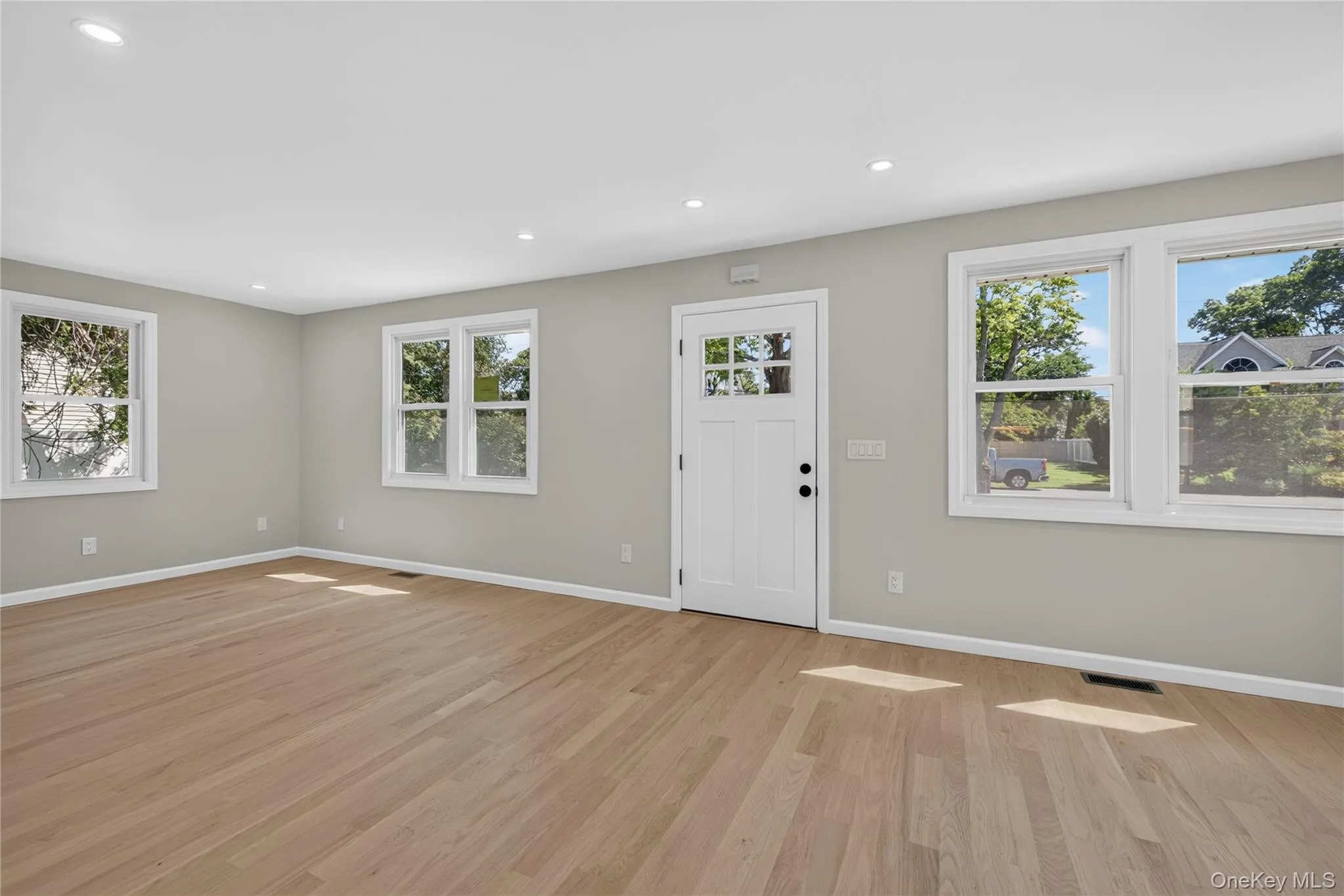 31 Rosemary Place, Islip, NY, 3 Bedrooms Bedrooms, 10 Rooms Rooms,2 BathroomsBathrooms,Residential,For Rent,Rosemary,0,1048971 31 Rosemary Place, Islip, NY, 3 Bedrooms Bedrooms, 10 Rooms Rooms,2 BathroomsBathrooms,Residential,For Rent,Rosemary,0,1048971