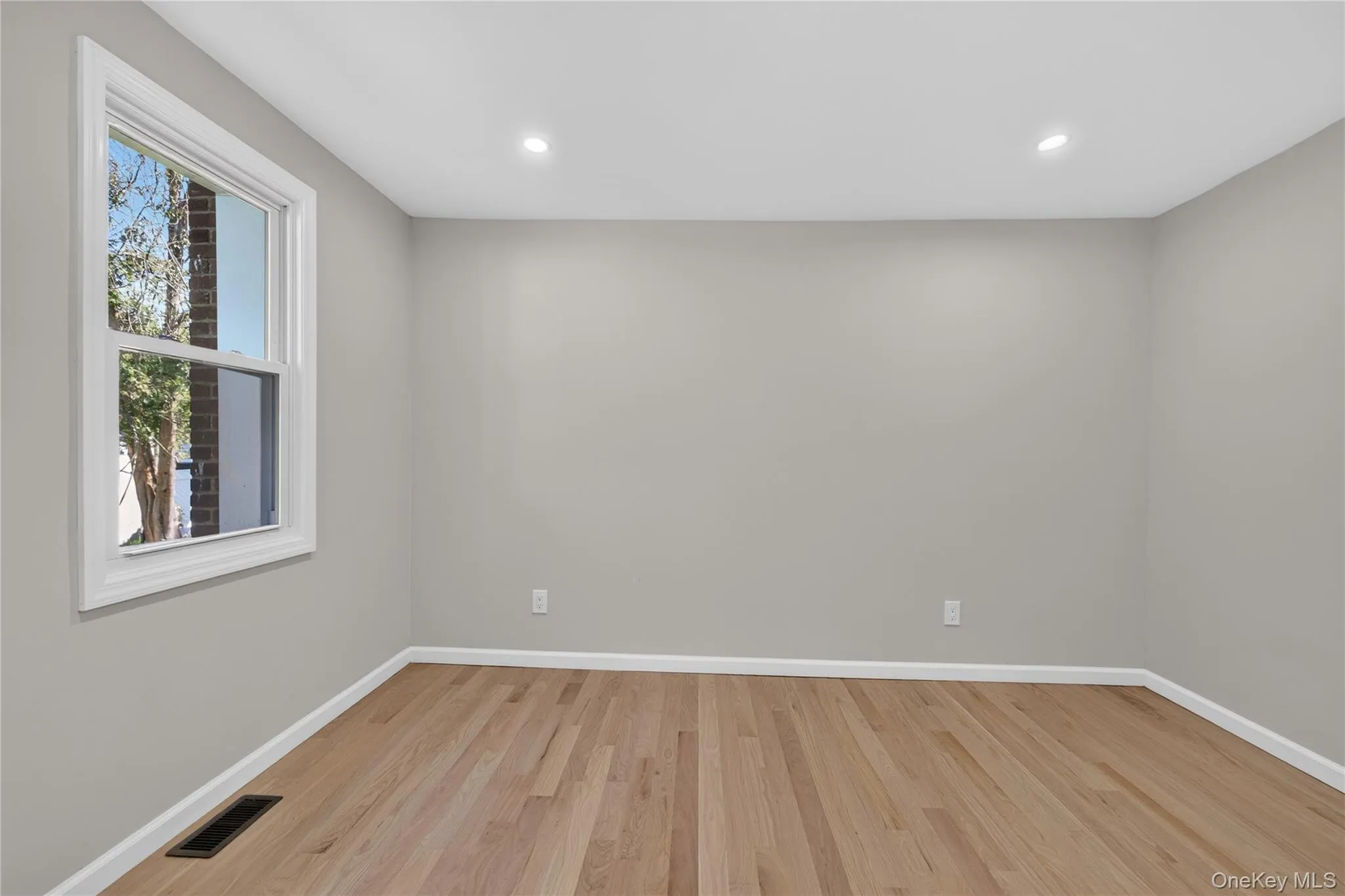 31 Rosemary Place, Islip, NY, 3 Bedrooms Bedrooms, 10 Rooms Rooms,2 BathroomsBathrooms,Residential,For Rent,Rosemary,0,1048971 31 Rosemary Place, Islip, NY, 3 Bedrooms Bedrooms, 10 Rooms Rooms,2 BathroomsBathrooms,Residential,For Rent,Rosemary,0,1048971