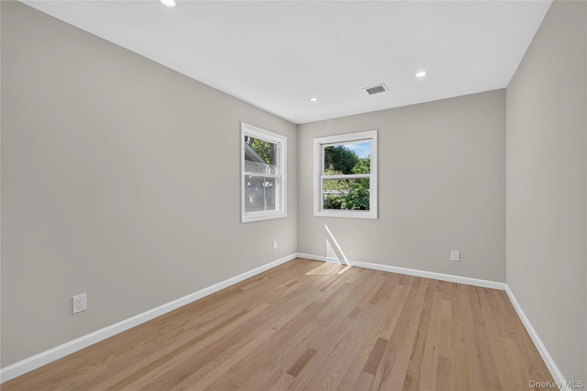 31 Rosemary Place, Islip, NY, 3 Bedrooms Bedrooms, 10 Rooms Rooms,2 BathroomsBathrooms,Residential,For Rent,Rosemary,0,1048971 31 Rosemary Place, Islip, NY, 3 Bedrooms Bedrooms, 10 Rooms Rooms,2 BathroomsBathrooms,Residential,For Rent,Rosemary,0,1048971