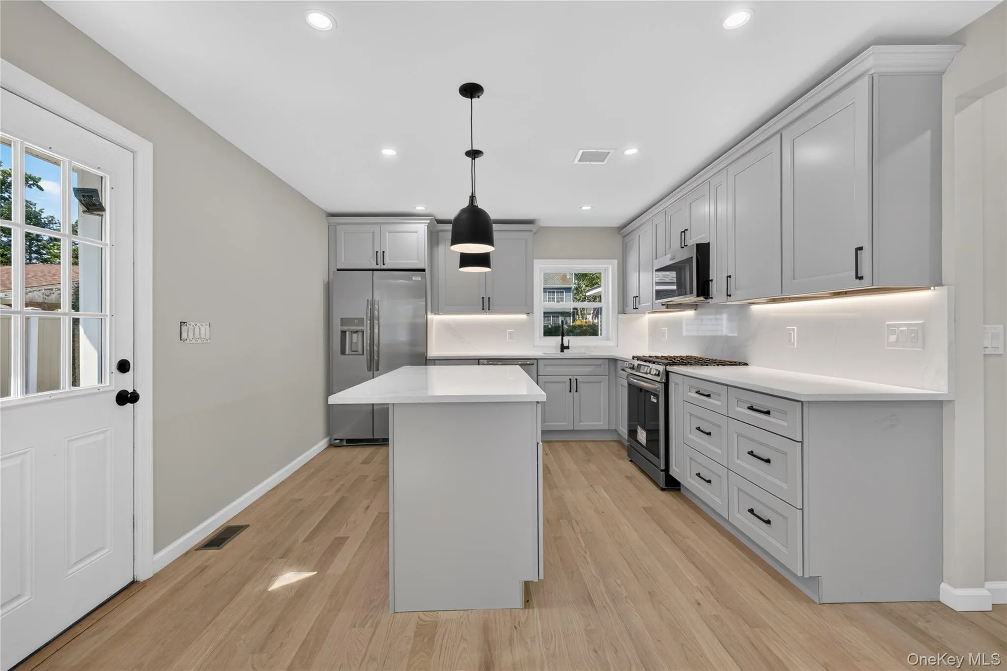 31 Rosemary Place, Islip, NY, 3 Bedrooms Bedrooms, 10 Rooms Rooms,2 BathroomsBathrooms,Residential,For Rent,Rosemary,0,1048971 31 Rosemary Place, Islip, NY, 3 Bedrooms Bedrooms, 10 Rooms Rooms,2 BathroomsBathrooms,Residential,For Rent,Rosemary,0,1048971