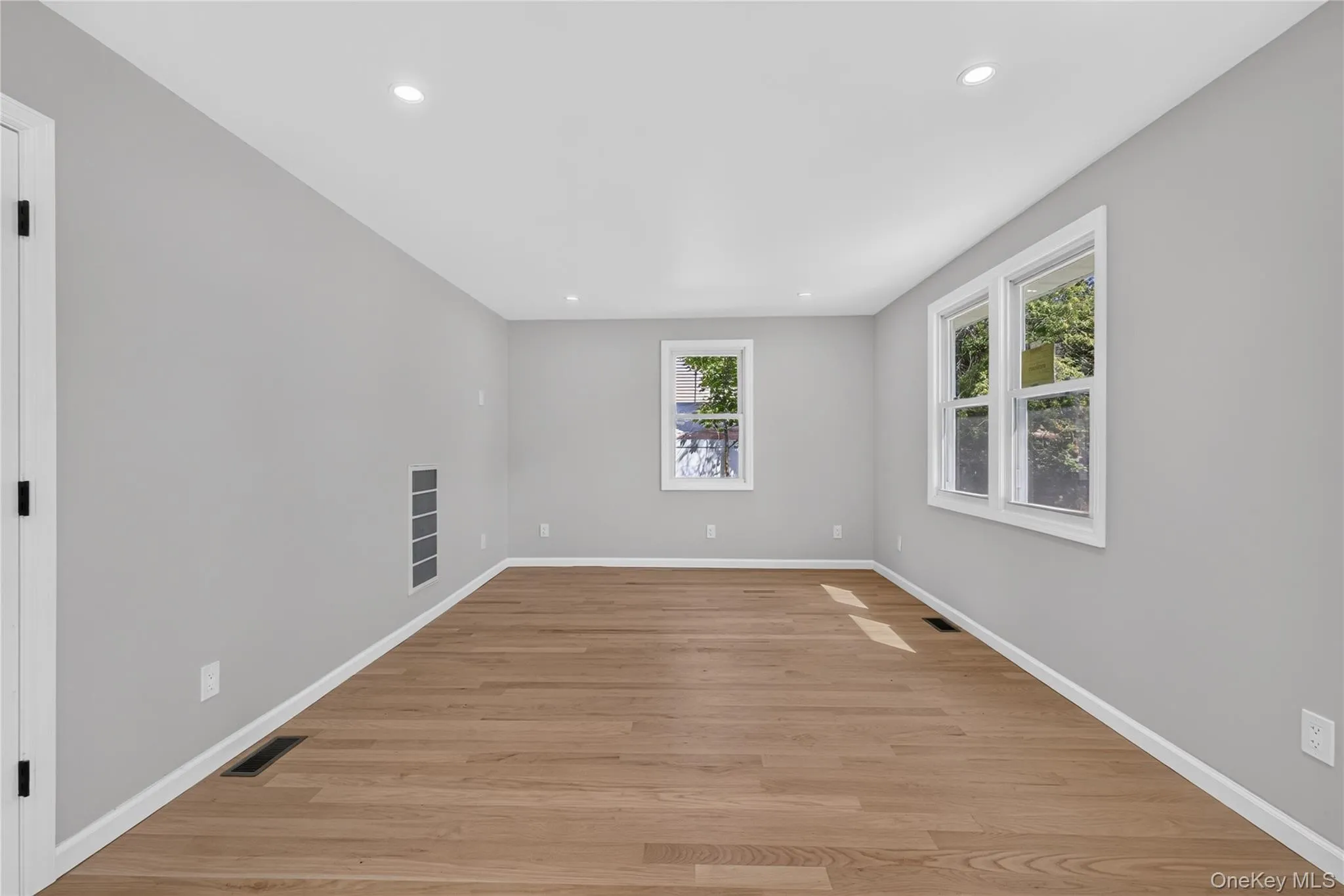 31 Rosemary Place, Islip, NY, 3 Bedrooms Bedrooms, 10 Rooms Rooms,2 BathroomsBathrooms,Residential,For Rent,Rosemary,0,1048971 31 Rosemary Place, Islip, NY, 3 Bedrooms Bedrooms, 10 Rooms Rooms,2 BathroomsBathrooms,Residential,For Rent,Rosemary,0,1048971
