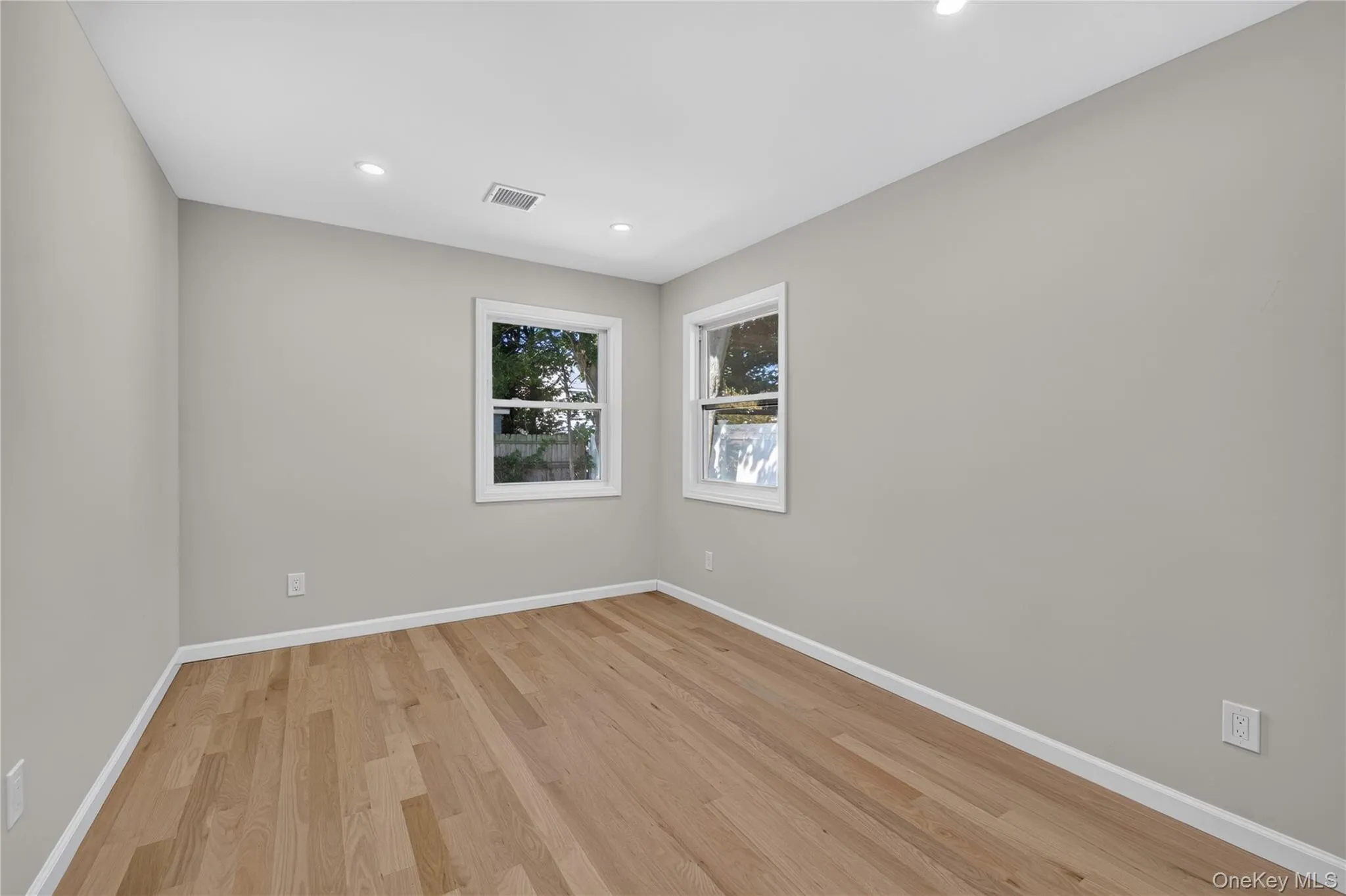 31 Rosemary Place, Islip, NY, 3 Bedrooms Bedrooms, 10 Rooms Rooms,2 BathroomsBathrooms,Residential,For Rent,Rosemary,0,1048971 31 Rosemary Place, Islip, NY, 3 Bedrooms Bedrooms, 10 Rooms Rooms,2 BathroomsBathrooms,Residential,For Rent,Rosemary,0,1048971