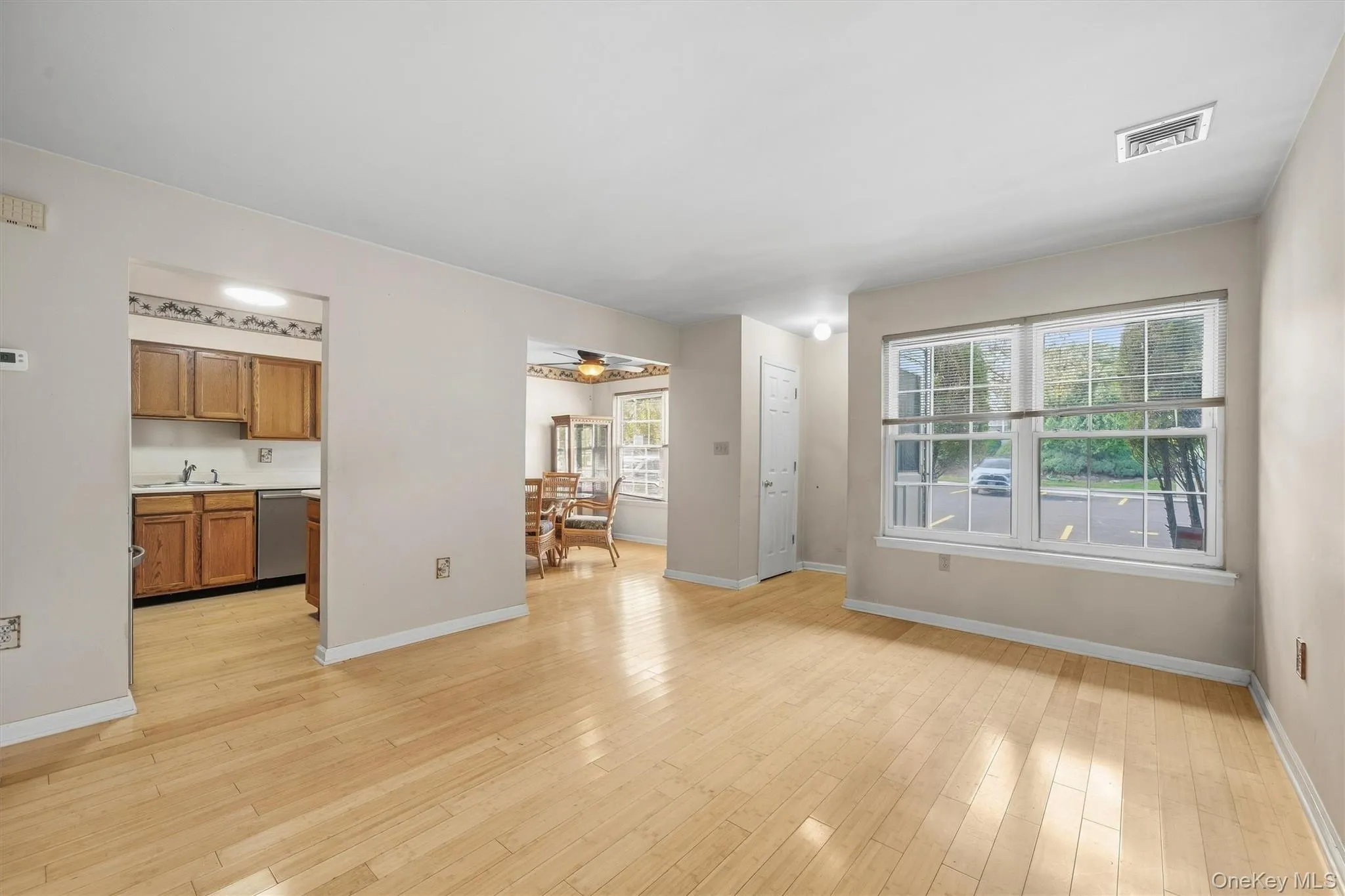 91 Jimal Drive, Middletown, NY, 2 Bedrooms Bedrooms, 6 Rooms Rooms,1 BathroomBathrooms,Residential,For Rent,Jimal,0,1048976 91 Jimal Drive, Middletown, NY, 2 Bedrooms Bedrooms, 6 Rooms Rooms,1 BathroomBathrooms,Residential,For Rent,Jimal,0,1048976