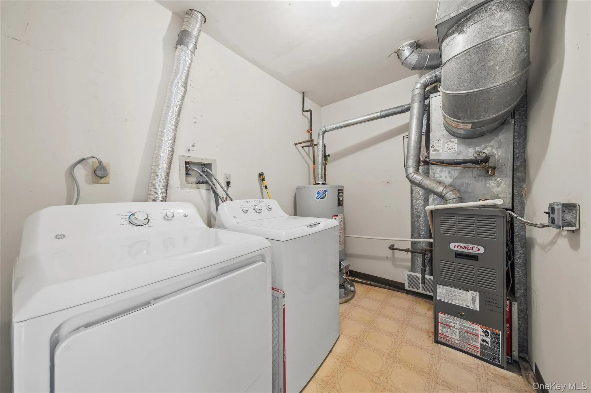 91 Jimal Drive, Middletown, NY, 2 Bedrooms Bedrooms, 6 Rooms Rooms,1 BathroomBathrooms,Residential,For Rent,Jimal,0,1048976 91 Jimal Drive, Middletown, NY, 2 Bedrooms Bedrooms, 6 Rooms Rooms,1 BathroomBathrooms,Residential,For Rent,Jimal,0,1048976