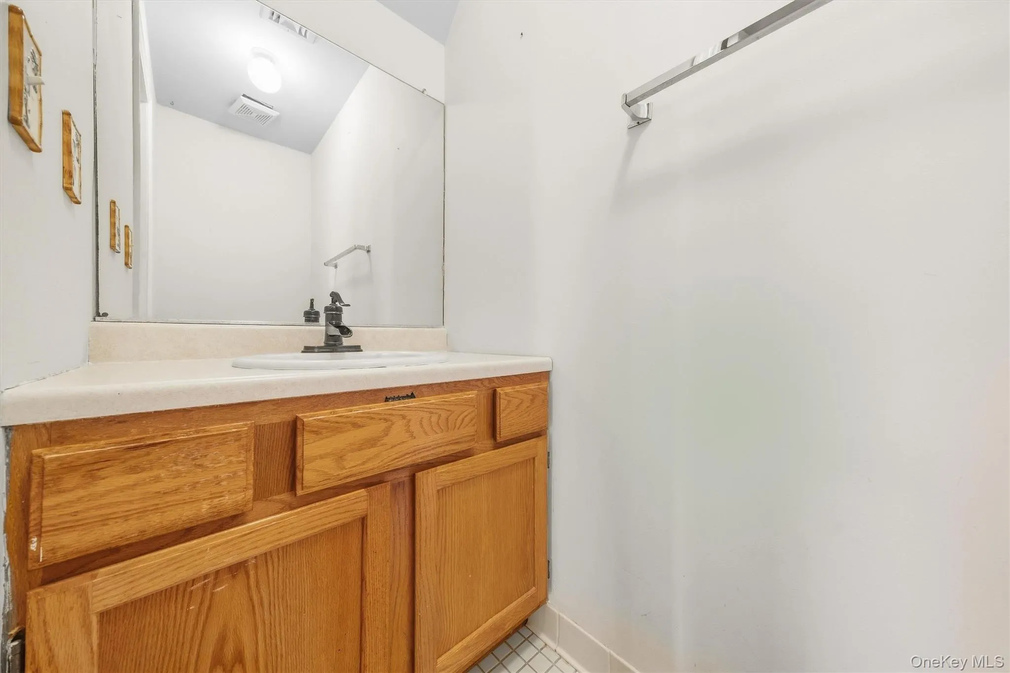 91 Jimal Drive, Middletown, NY, 2 Bedrooms Bedrooms, 6 Rooms Rooms,1 BathroomBathrooms,Residential,For Rent,Jimal,0,1048976 91 Jimal Drive, Middletown, NY, 2 Bedrooms Bedrooms, 6 Rooms Rooms,1 BathroomBathrooms,Residential,For Rent,Jimal,0,1048976
