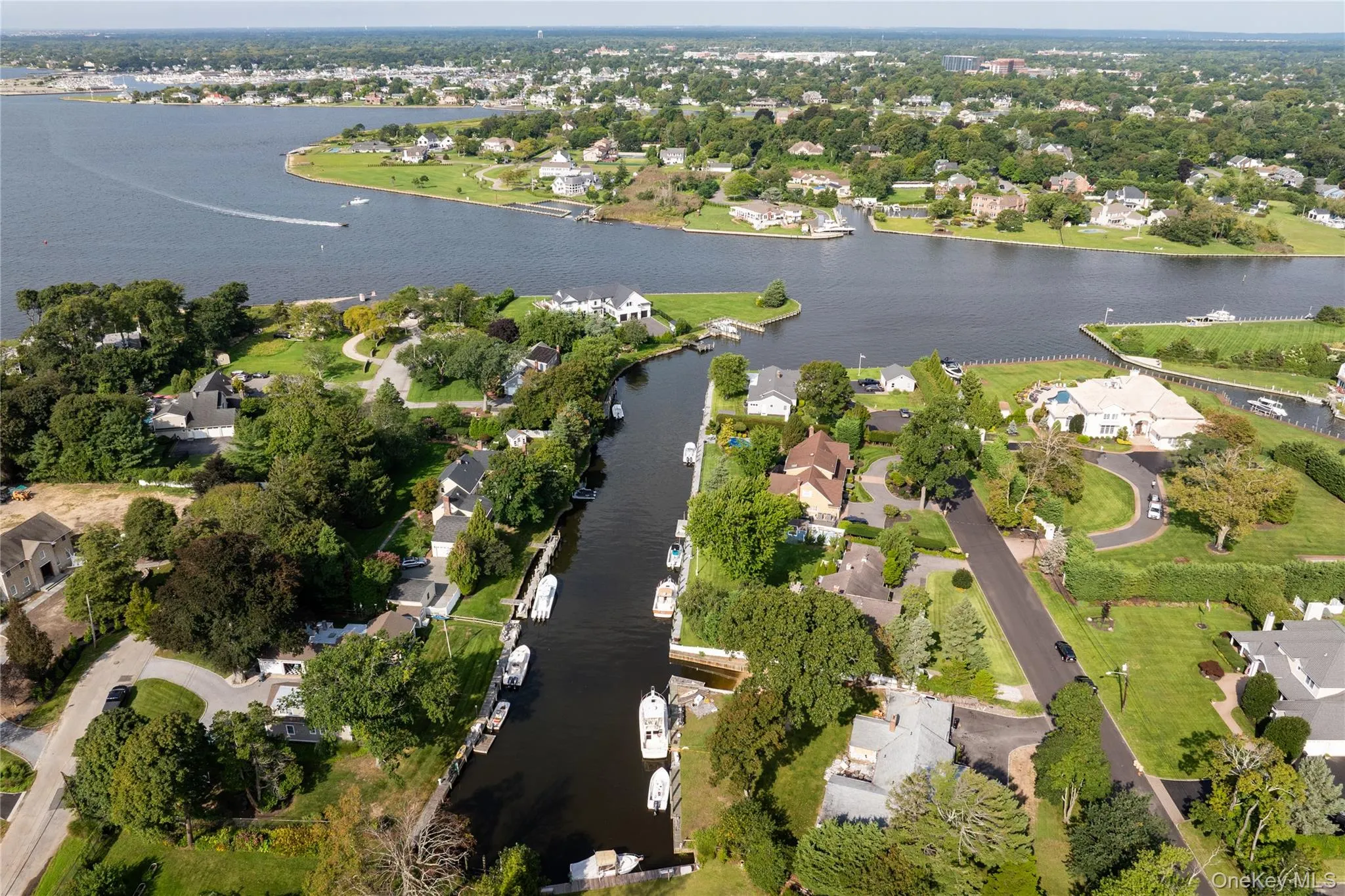 2 Gibb Lane, Islip, NY, 3 Bedrooms Bedrooms, 8 Rooms Rooms,2 BathroomsBathrooms,Residential,For Rent,Gibb,0,1048979 2 Gibb Lane, Islip, NY, 3 Bedrooms Bedrooms, 8 Rooms Rooms,2 BathroomsBathrooms,Residential,For Rent,Gibb,0,1048979