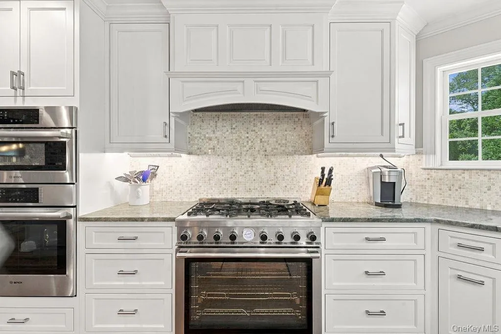 Double wall oven and 5 burner Tecnogas range Double wall oven and 5 burner Tecnogas range