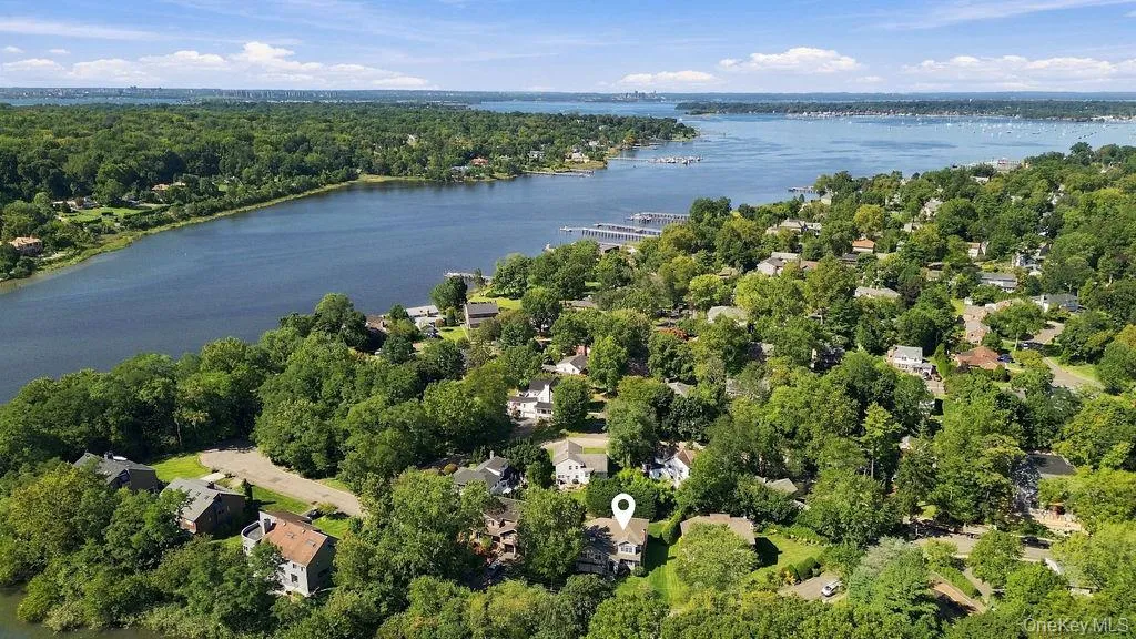 Ideally located to enjoy scenic Manhasset bay Ideally located to enjoy scenic Manhasset bay