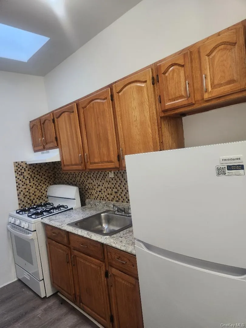 163-19 107th Avenue, New York, NY, 1 Bedroom Bedrooms, 4 Room Rooms,1 BathroomBathrooms,Residential Lease,For Rent,107th,0,1048990 163-19 107th Avenue, New York, NY, 1 Bedroom Bedrooms, 4 Room Rooms,1 BathroomBathrooms,Residential Lease,For Rent,107th,0,1048990