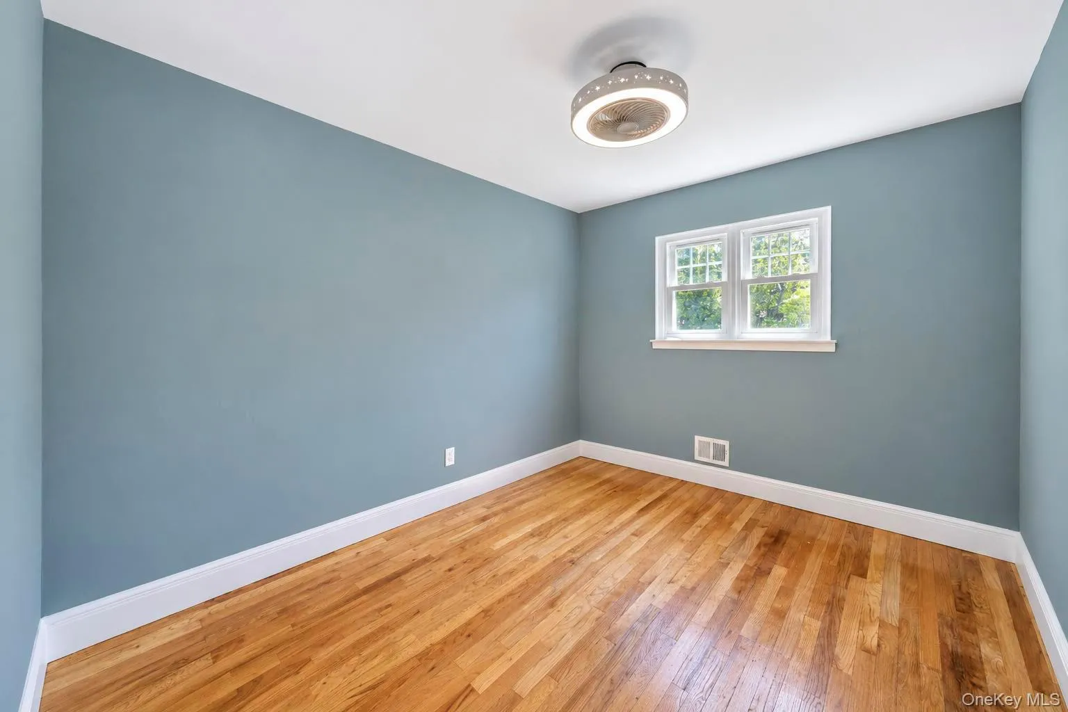 16 Berkeley Avenue, Brookhaven, NY, 4 Bedrooms Bedrooms, 10 Rooms Rooms,3 BathroomsBathrooms,Residential,For Rent,Berkeley,0,1048999 16 Berkeley Avenue, Brookhaven, NY, 4 Bedrooms Bedrooms, 10 Rooms Rooms,3 BathroomsBathrooms,Residential,For Rent,Berkeley,0,1048999