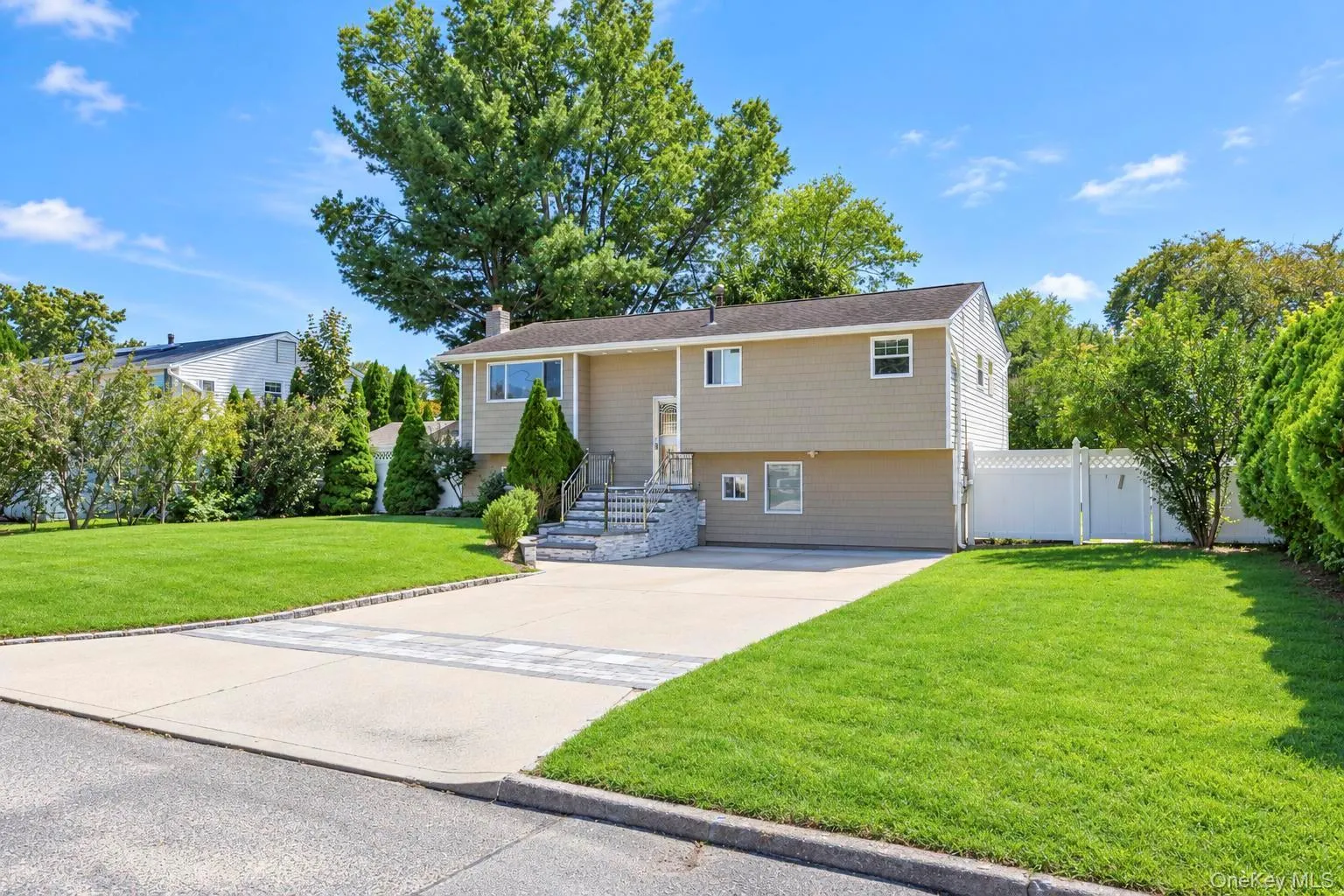 16 Berkeley Avenue, Brookhaven, NY, 4 Bedrooms Bedrooms, 10 Rooms Rooms,3 BathroomsBathrooms,Residential,For Rent,Berkeley,0,1048999 16 Berkeley Avenue, Brookhaven, NY, 4 Bedrooms Bedrooms, 10 Rooms Rooms,3 BathroomsBathrooms,Residential,For Rent,Berkeley,0,1048999