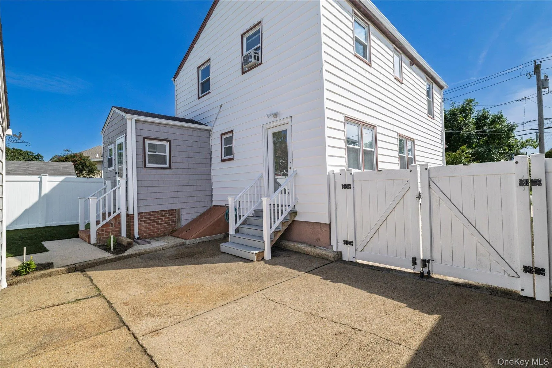 48 Windsor Parkway, Hempstead, NY, 4 Bedrooms Bedrooms, 8 Rooms Rooms,2 BathroomsBathrooms,Residential,For Rent,Windsor,0,1049001 48 Windsor Parkway, Hempstead, NY, 4 Bedrooms Bedrooms, 8 Rooms Rooms,2 BathroomsBathrooms,Residential,For Rent,Windsor,0,1049001