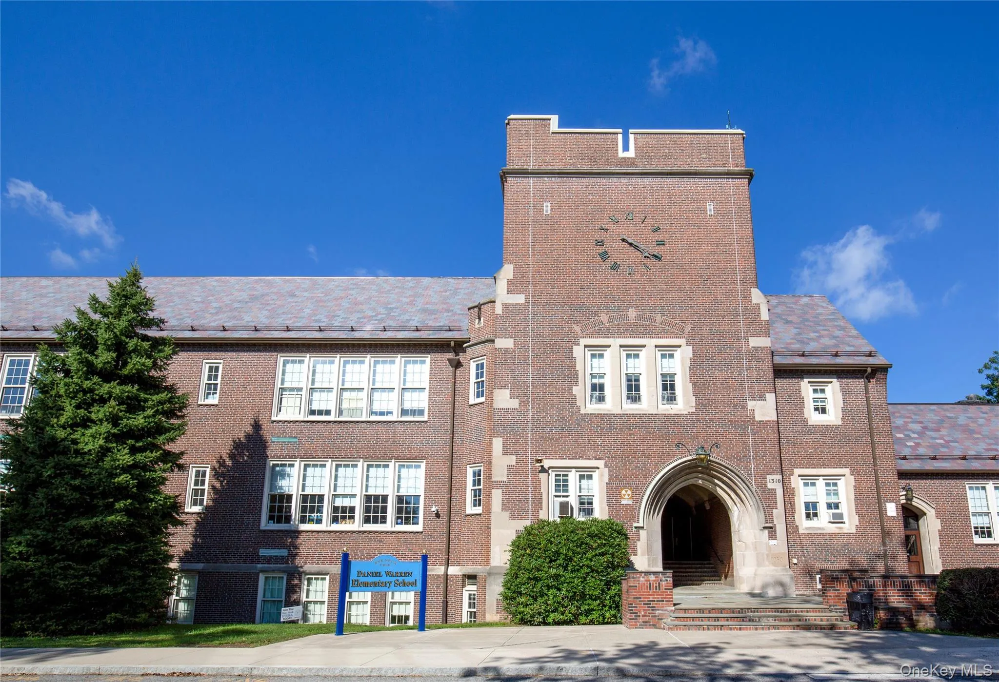 Daniel Warren Elementary School (K to 2) Daniel Warren Elementary School (K to 2)