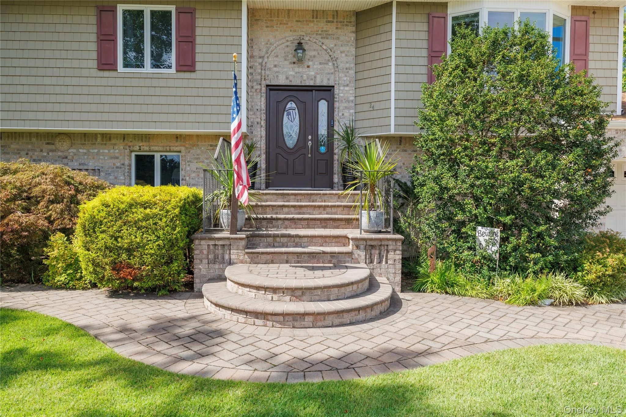 Fully paved walkway and stairs to your destiny! Fully paved walkway and stairs to your destiny!