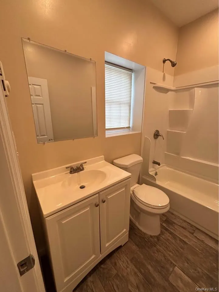 41 Amity Street, Brookhaven, NY, 1 Bedroom Bedrooms, 4 Room Rooms,1 BathroomBathrooms,Residential Lease,For Rent,Amity Street,0,1049010 41 Amity Street, Brookhaven, NY, 1 Bedroom Bedrooms, 4 Room Rooms,1 BathroomBathrooms,Residential Lease,For Rent,Amity Street,0,1049010