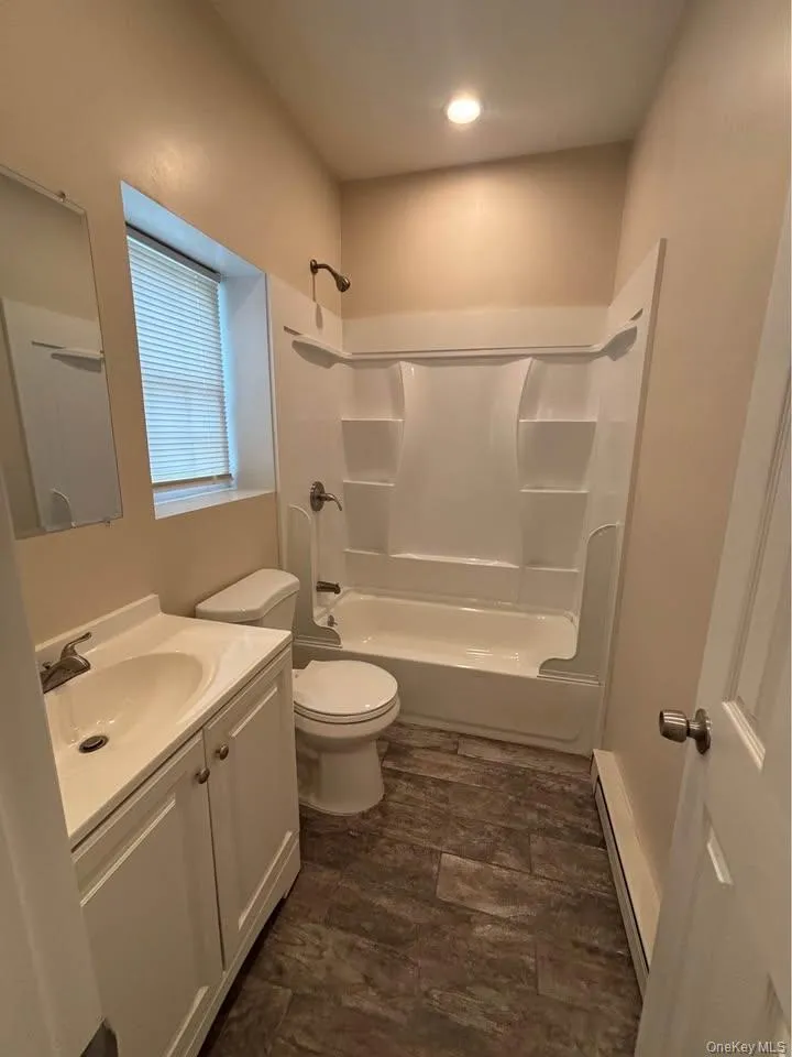 41 Amity Street, Brookhaven, NY, 1 Bedroom Bedrooms, 4 Room Rooms,1 BathroomBathrooms,Residential Lease,For Rent,Amity Street,0,1049010 41 Amity Street, Brookhaven, NY, 1 Bedroom Bedrooms, 4 Room Rooms,1 BathroomBathrooms,Residential Lease,For Rent,Amity Street,0,1049010