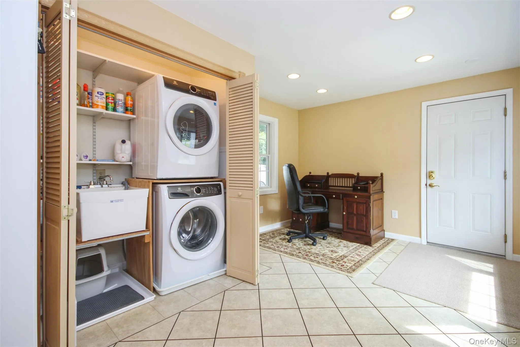183 Fulton Street, Poughkeepsie (town), NY, 3 Bedrooms Bedrooms, 7 Rooms Rooms,2 BathroomsBathrooms,Residential,For Rent,Fulton,0,1049018 183 Fulton Street, Poughkeepsie (town), NY, 3 Bedrooms Bedrooms, 7 Rooms Rooms,2 BathroomsBathrooms,Residential,For Rent,Fulton,0,1049018