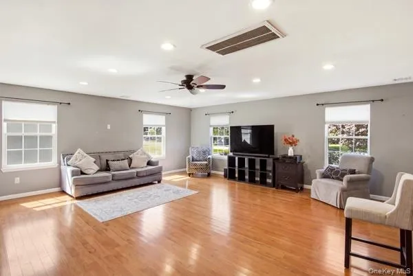 5 Old Neck Court, Brookhaven, NY, 5 Bedrooms Bedrooms, 11 Rooms Rooms,3 BathroomsBathrooms,Residential,For Rent,Old Neck,0,1049019 5 Old Neck Court, Brookhaven, NY, 5 Bedrooms Bedrooms, 11 Rooms Rooms,3 BathroomsBathrooms,Residential,For Rent,Old Neck,0,1049019