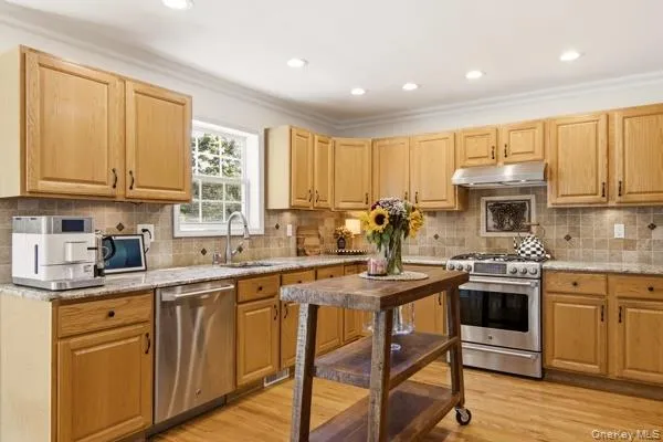 5 Old Neck Court, Brookhaven, NY, 5 Bedrooms Bedrooms, 11 Rooms Rooms,3 BathroomsBathrooms,Residential,For Rent,Old Neck,0,1049019 5 Old Neck Court, Brookhaven, NY, 5 Bedrooms Bedrooms, 11 Rooms Rooms,3 BathroomsBathrooms,Residential,For Rent,Old Neck,0,1049019