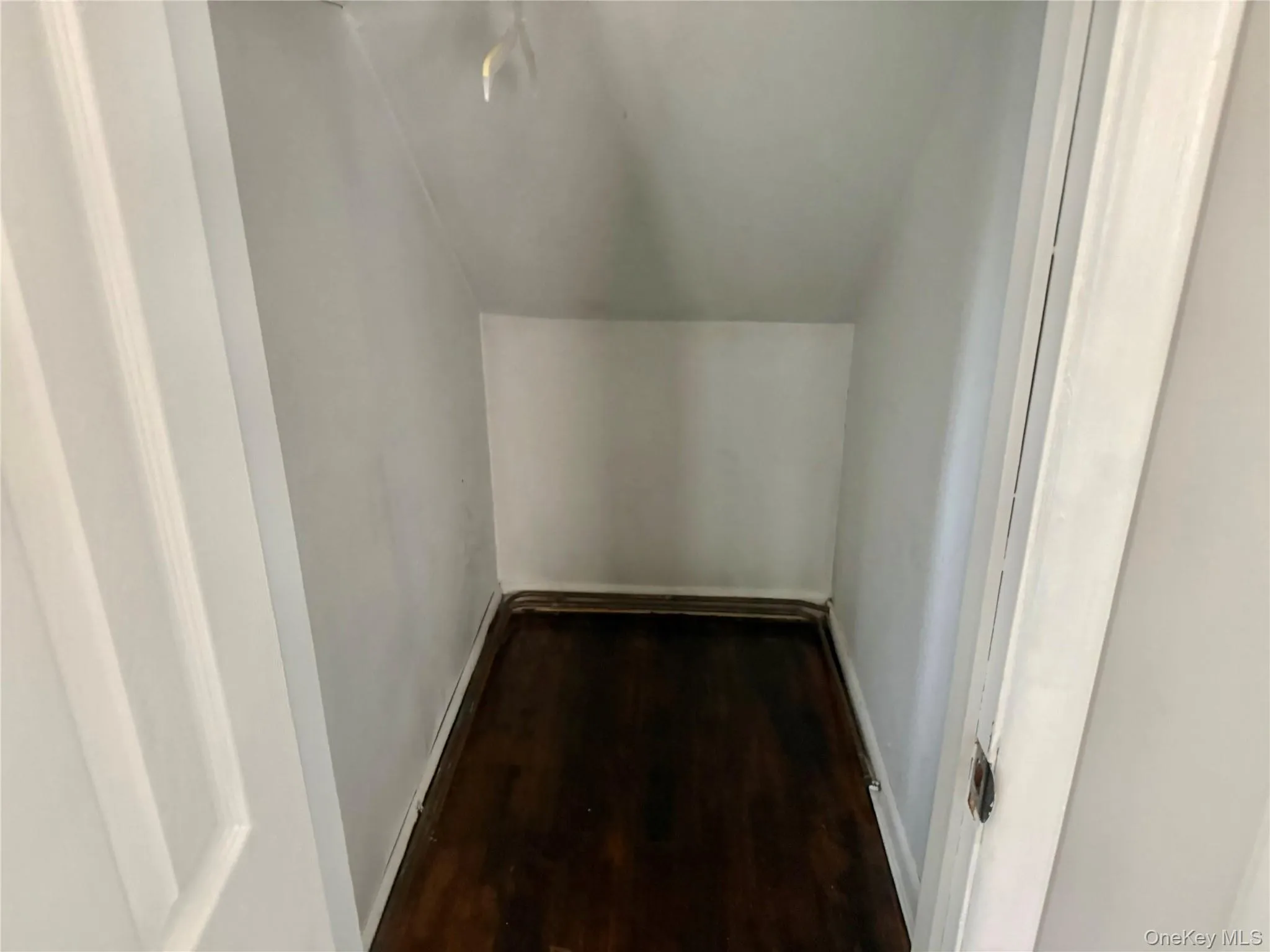 66 Folsom Avenue, Huntington, NY, 2 Bedrooms Bedrooms, 5 Rooms Rooms,1 BathroomBathrooms,Residential Lease,For Rent,Folsom,0,1049023 66 Folsom Avenue, Huntington, NY, 2 Bedrooms Bedrooms, 5 Rooms Rooms,1 BathroomBathrooms,Residential Lease,For Rent,Folsom,0,1049023