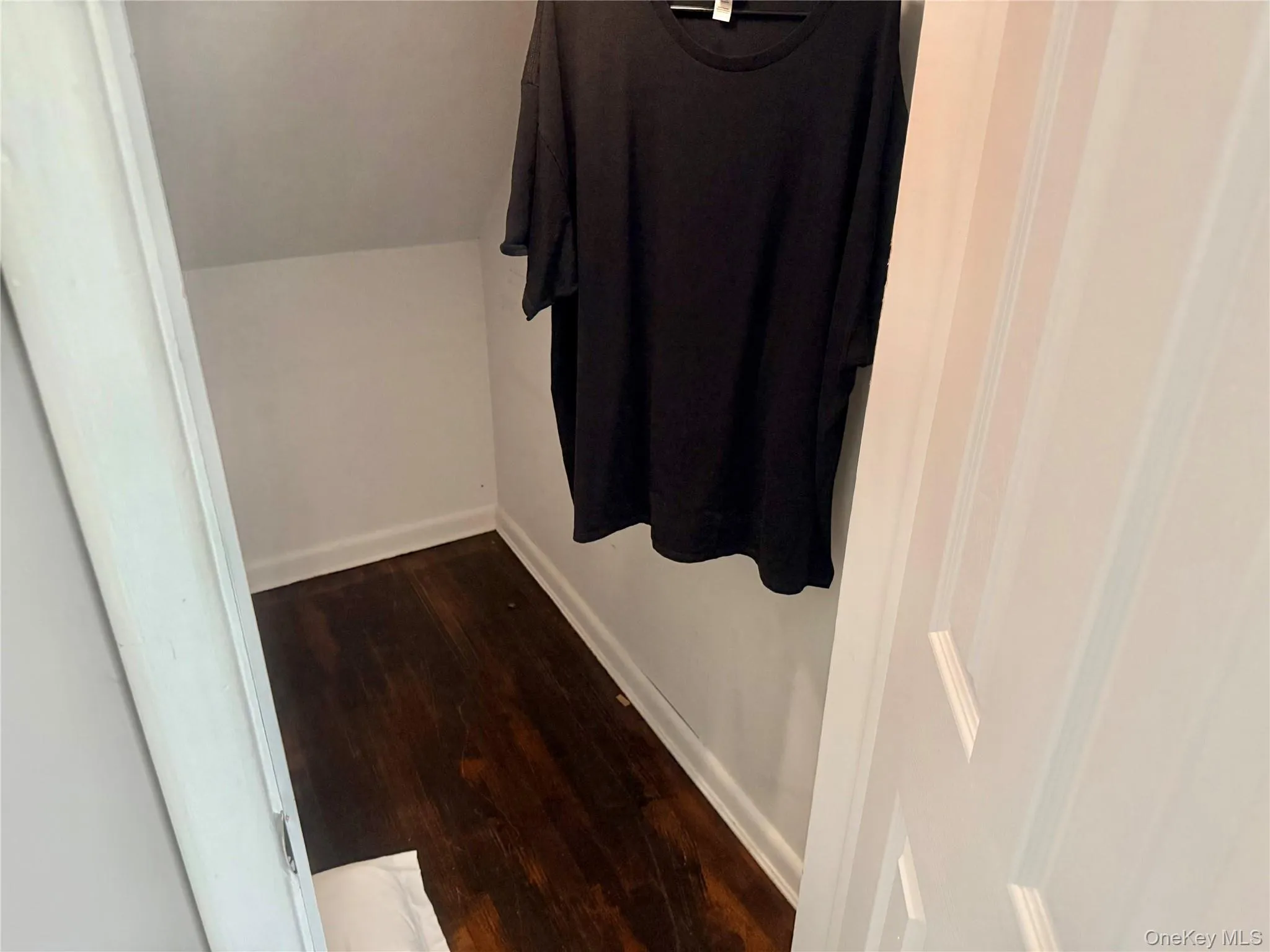 66 Folsom Avenue, Huntington, NY, 2 Bedrooms Bedrooms, 5 Rooms Rooms,1 BathroomBathrooms,Residential Lease,For Rent,Folsom,0,1049023 66 Folsom Avenue, Huntington, NY, 2 Bedrooms Bedrooms, 5 Rooms Rooms,1 BathroomBathrooms,Residential Lease,For Rent,Folsom,0,1049023