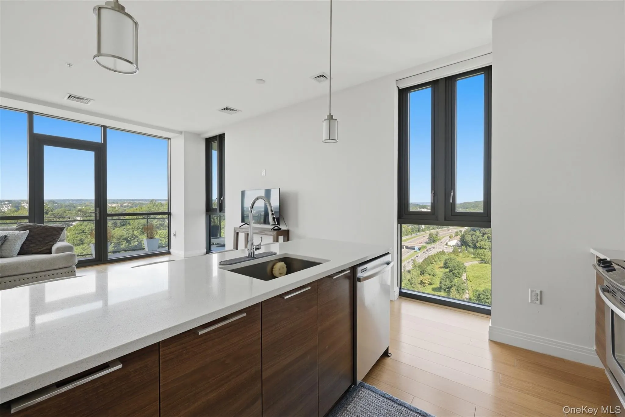 Enjoy floor to ceiling windows Enjoy floor to ceiling windows