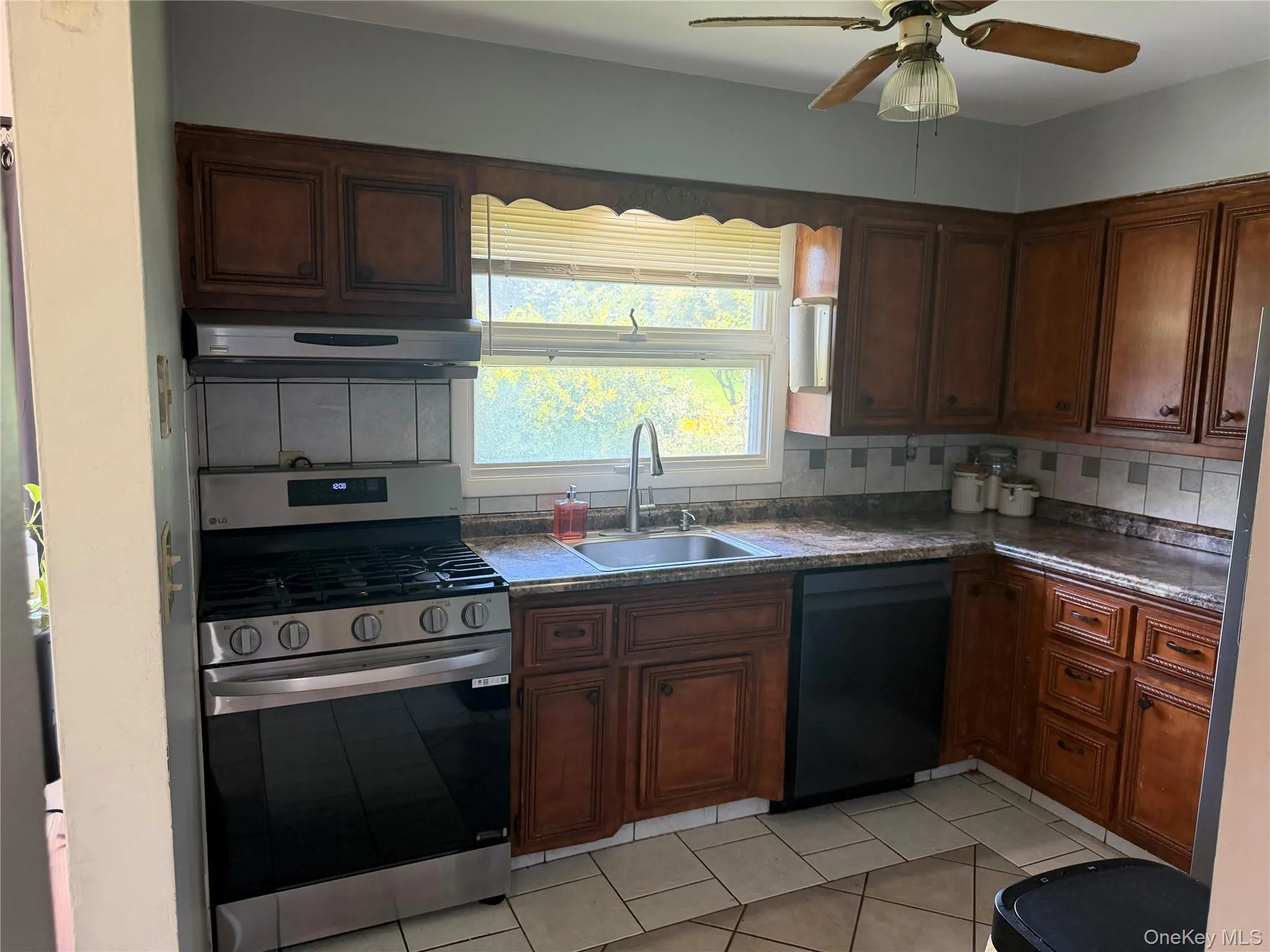1413 Goshen Turnpike, Middletown, NY, 4 Bedrooms Bedrooms, 6 Rooms Rooms,2 BathroomsBathrooms,Residential,For Rent,Goshen,0,1049053 1413 Goshen Turnpike, Middletown, NY, 4 Bedrooms Bedrooms, 6 Rooms Rooms,2 BathroomsBathrooms,Residential,For Rent,Goshen,0,1049053