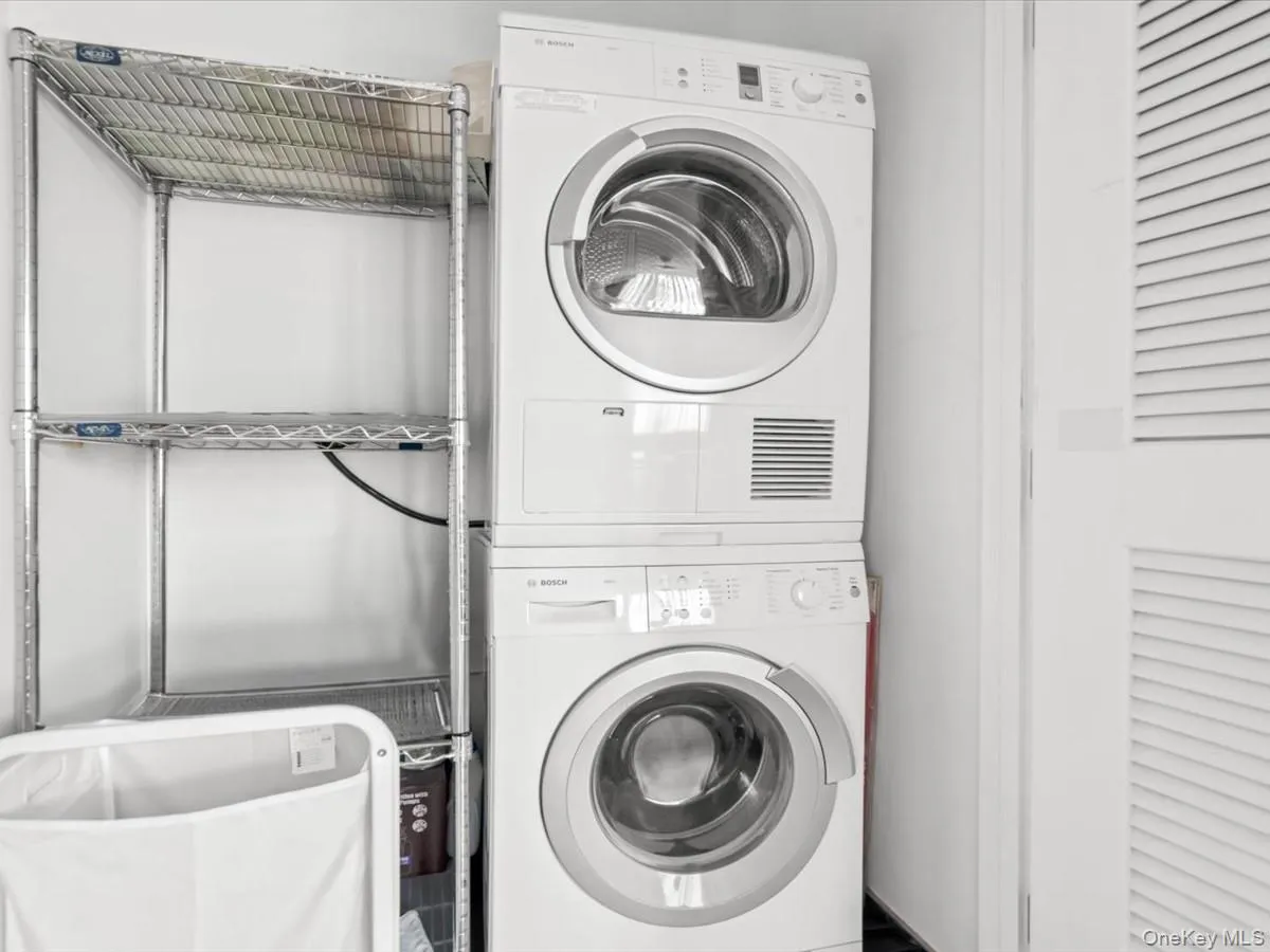 519 Borden Avenue, New York, NY, 1 Bedroom Bedrooms, 4 Rooms Rooms,1 BathroomBathrooms,Residential,For Rent,Borden,0,1049054 519 Borden Avenue, New York, NY, 1 Bedroom Bedrooms, 4 Rooms Rooms,1 BathroomBathrooms,Residential,For Rent,Borden,0,1049054