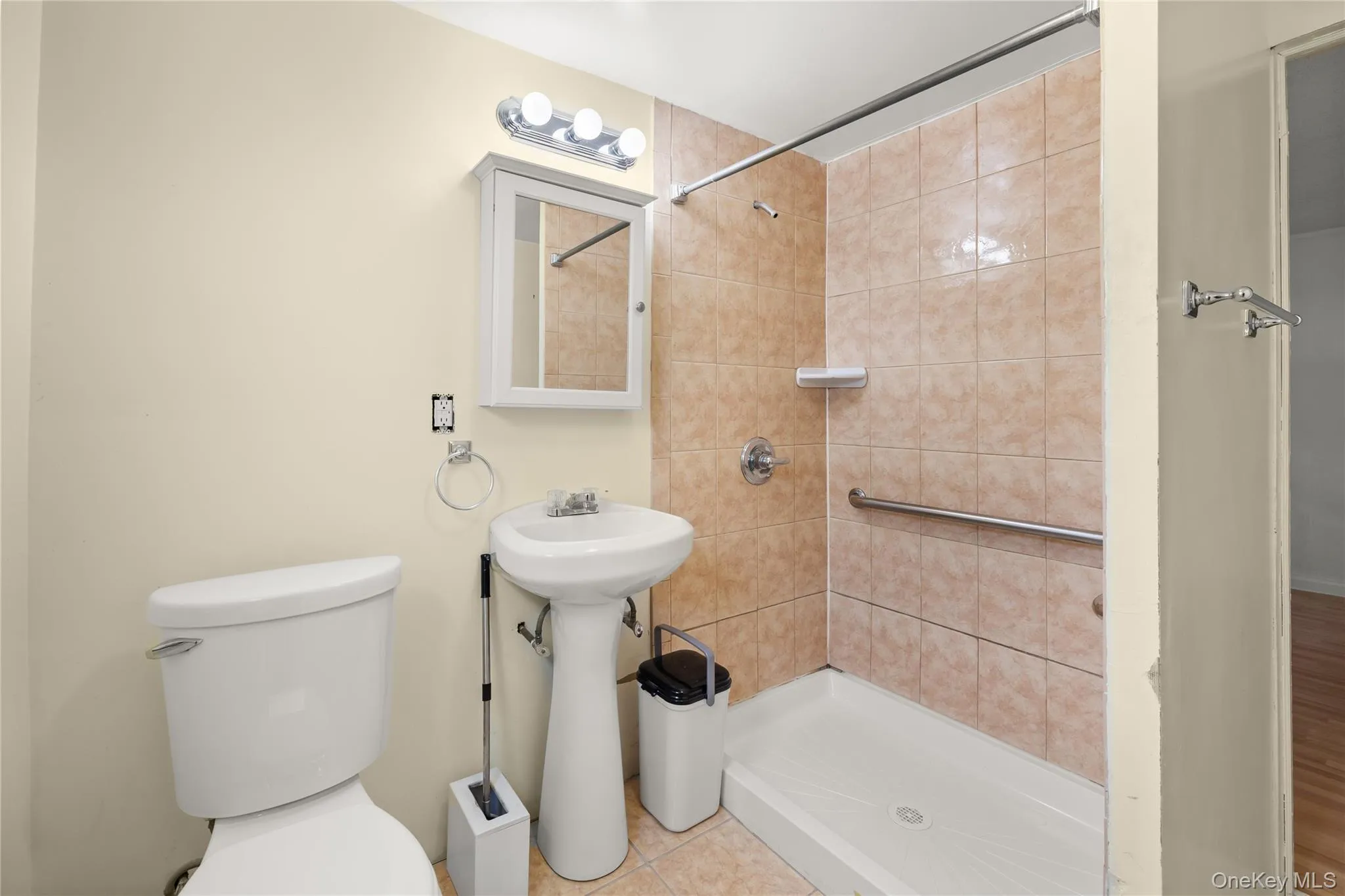 368 Catskill Avenue, Babylon, NY, 3 Bedrooms Bedrooms, 5 Rooms Rooms,2 BathroomsBathrooms,Residential,For Rent,Catskill,0,1049062 368 Catskill Avenue, Babylon, NY, 3 Bedrooms Bedrooms, 5 Rooms Rooms,2 BathroomsBathrooms,Residential,For Rent,Catskill,0,1049062