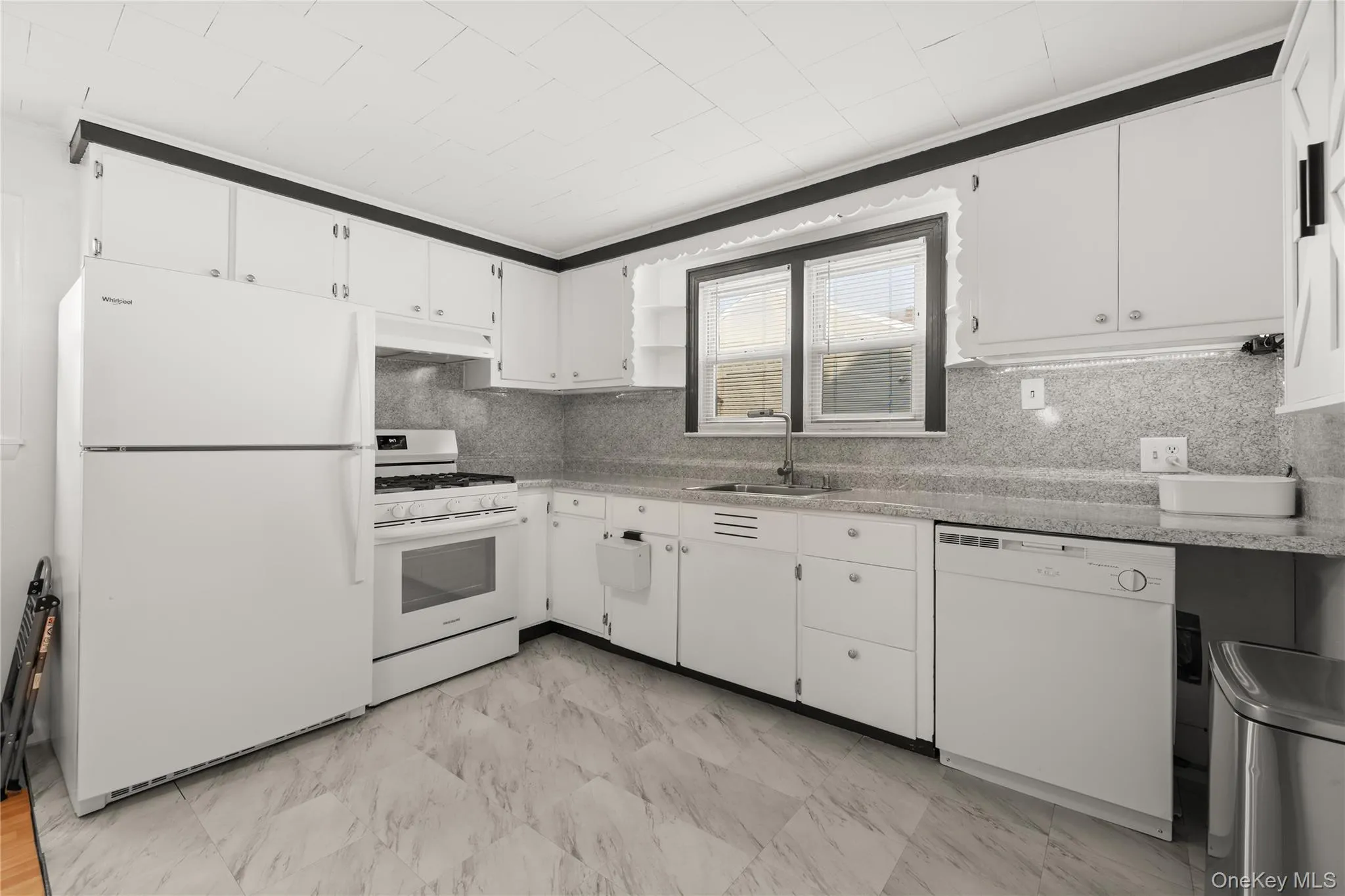 368 Catskill Avenue, Babylon, NY, 3 Bedrooms Bedrooms, 5 Rooms Rooms,2 BathroomsBathrooms,Residential,For Rent,Catskill,0,1049062 368 Catskill Avenue, Babylon, NY, 3 Bedrooms Bedrooms, 5 Rooms Rooms,2 BathroomsBathrooms,Residential,For Rent,Catskill,0,1049062