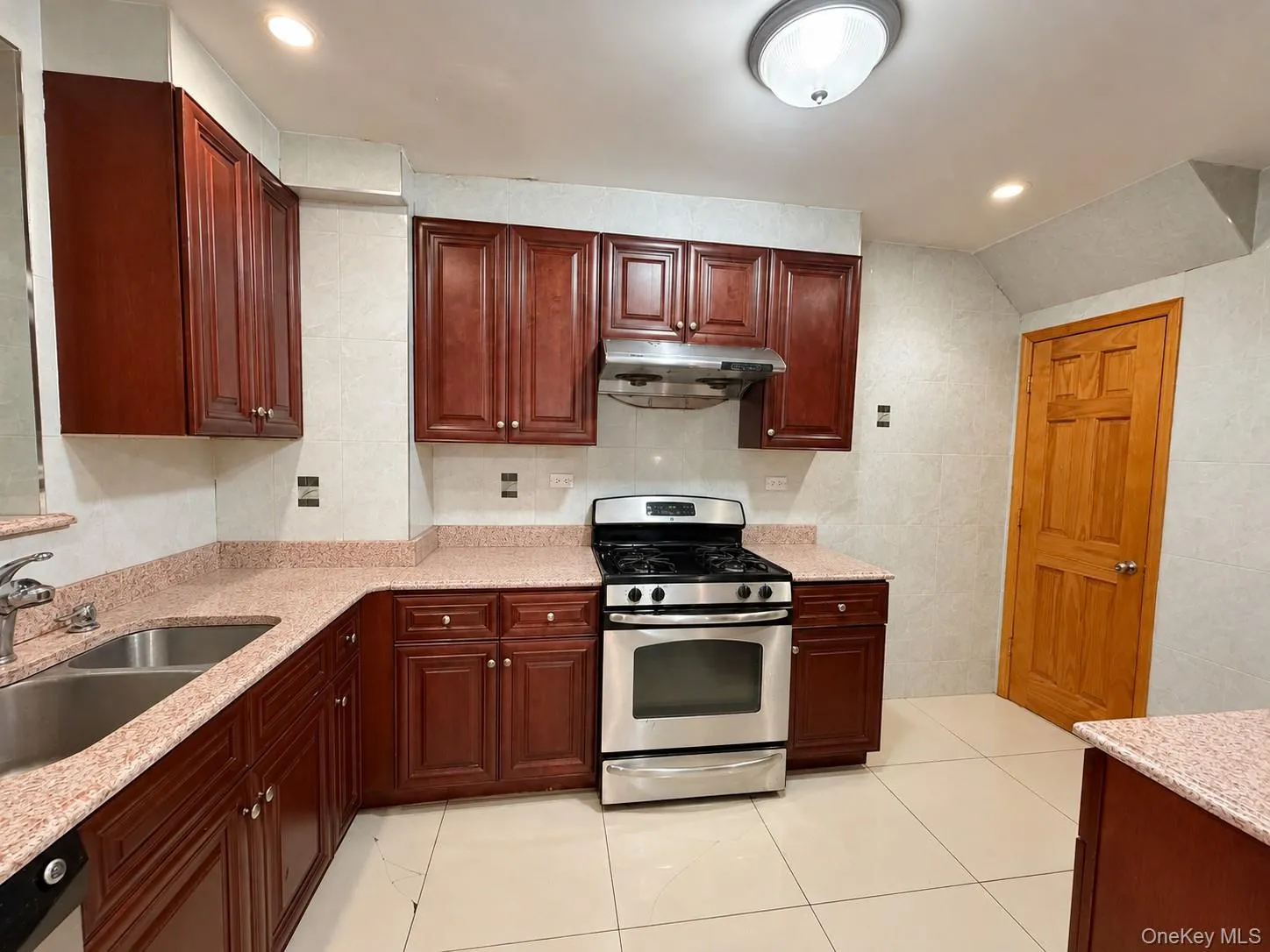 5262 79th Street, New York, NY, 3 Bedroom Bedrooms, 6 Room Rooms,1 BathroomBathrooms,Residential Lease,For Rent,79th,0,1049074 5262 79th Street, New York, NY, 3 Bedroom Bedrooms, 6 Room Rooms,1 BathroomBathrooms,Residential Lease,For Rent,79th,0,1049074