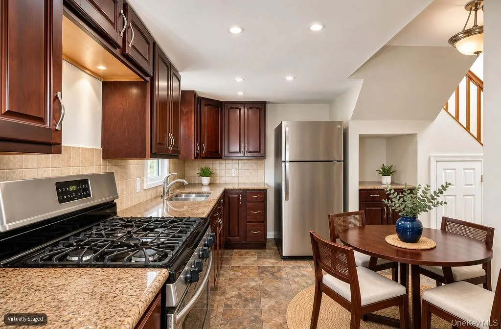 3955 South Street, Hempstead, NY, 2 Bedrooms Bedrooms, 7 Rooms Rooms,2 BathroomsBathrooms,Residential,For Rent,South,0,1049081 3955 South Street, Hempstead, NY, 2 Bedrooms Bedrooms, 7 Rooms Rooms,2 BathroomsBathrooms,Residential,For Rent,South,0,1049081
