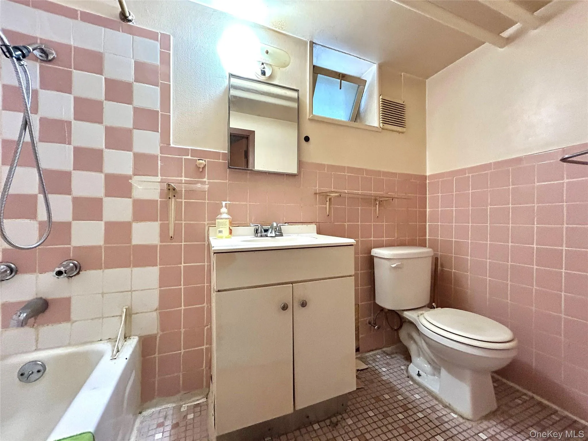 94-24 41st Road, New York, NY, 5 Bedrooms Bedrooms, 15 Rooms Rooms,3 BathroomsBathrooms,Residential,For Rent,41st,0,1049091 94-24 41st Road, New York, NY, 5 Bedrooms Bedrooms, 15 Rooms Rooms,3 BathroomsBathrooms,Residential,For Rent,41st,0,1049091