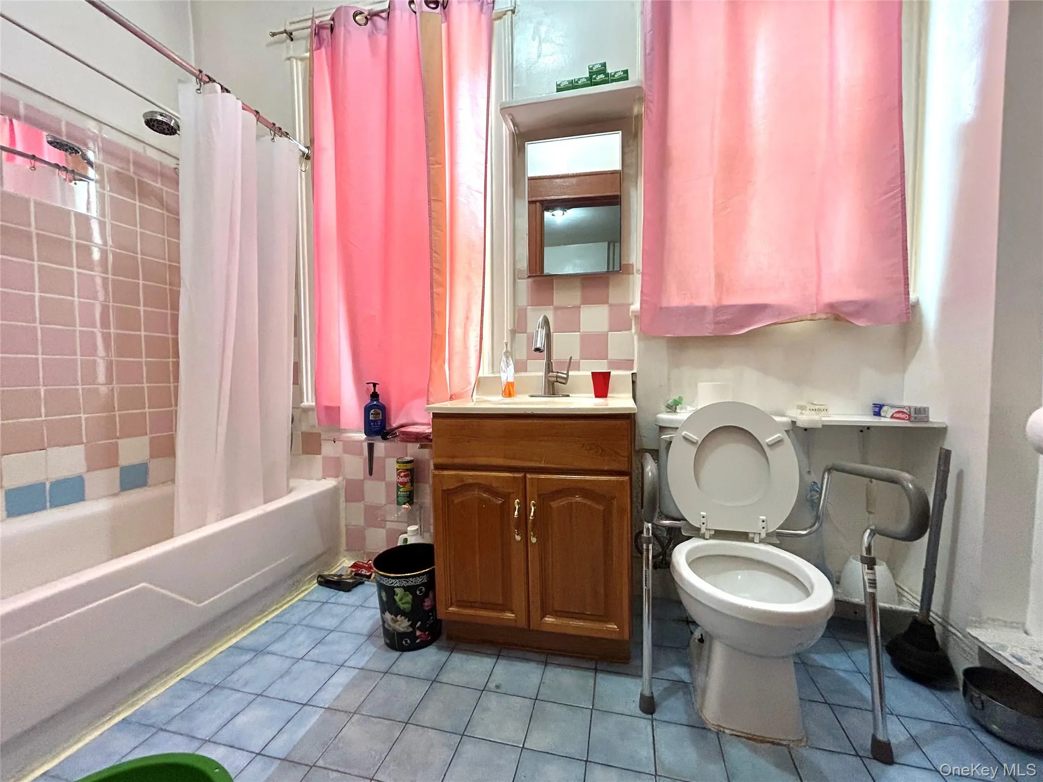 94-24 41st Road, New York, NY, 5 Bedrooms Bedrooms, 15 Rooms Rooms,3 BathroomsBathrooms,Residential,For Rent,41st,0,1049091 94-24 41st Road, New York, NY, 5 Bedrooms Bedrooms, 15 Rooms Rooms,3 BathroomsBathrooms,Residential,For Rent,41st,0,1049091