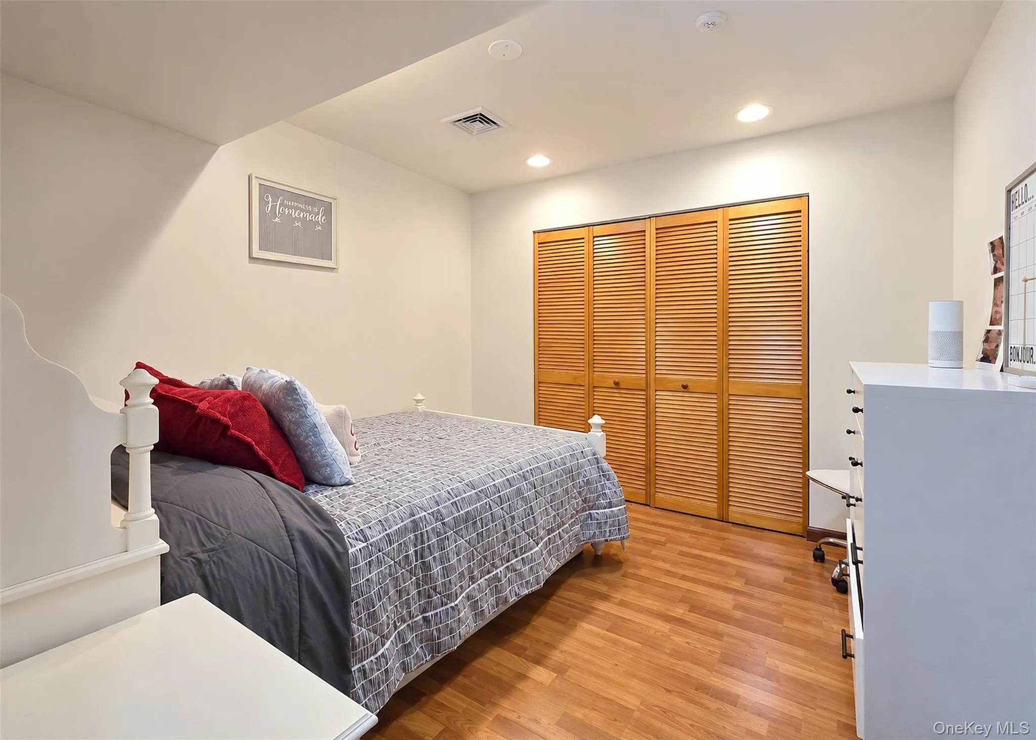 5 Keystone Court, Smithtown, NY, 5 Bedrooms Bedrooms, 14 Rooms Rooms,3 BathroomsBathrooms,Residential,For Rent,Keystone,0,1049096 5 Keystone Court, Smithtown, NY, 5 Bedrooms Bedrooms, 14 Rooms Rooms,3 BathroomsBathrooms,Residential,For Rent,Keystone,0,1049096