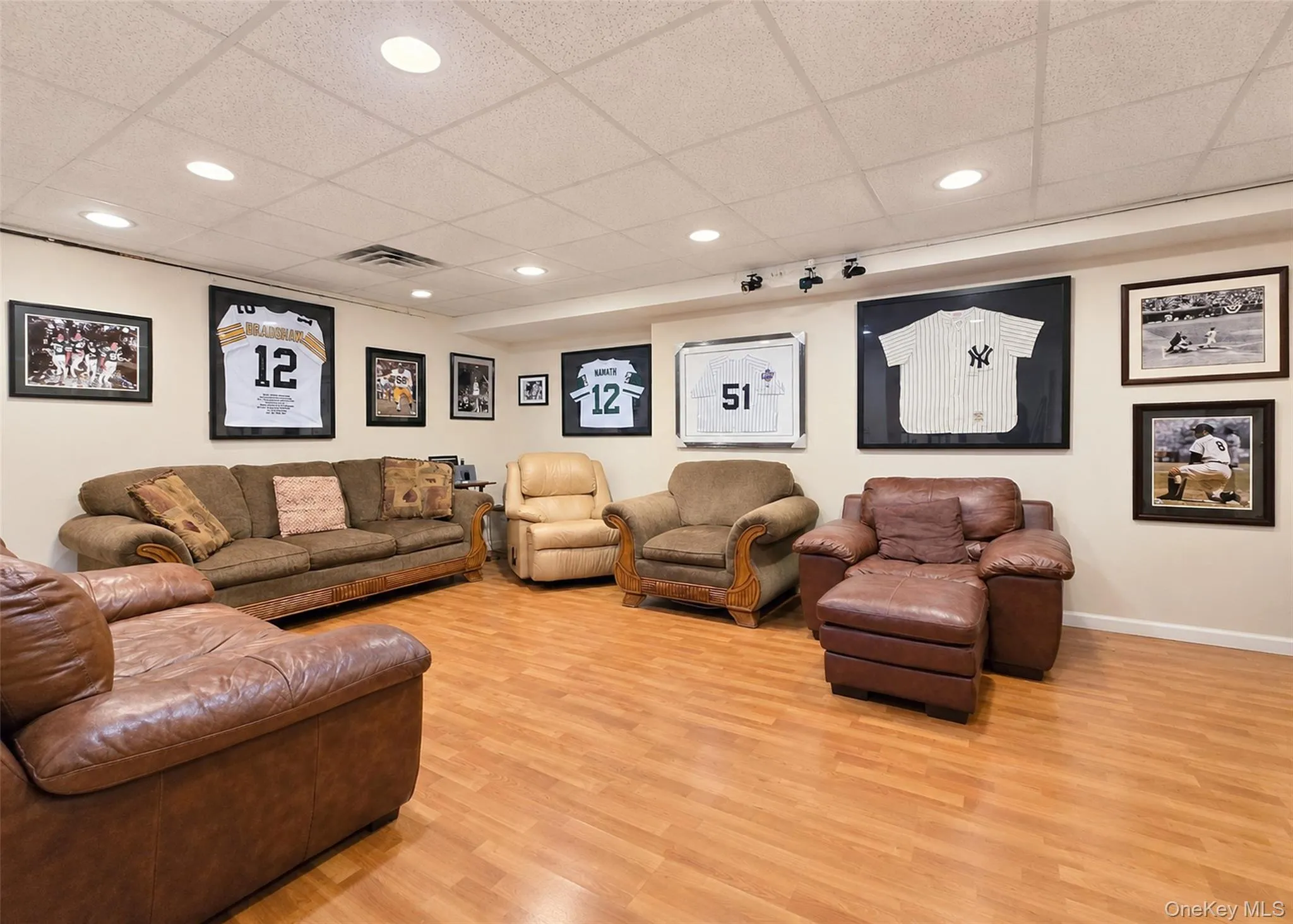 5 Keystone Court, Smithtown, NY, 5 Bedrooms Bedrooms, 14 Rooms Rooms,3 BathroomsBathrooms,Residential,For Rent,Keystone,0,1049096 5 Keystone Court, Smithtown, NY, 5 Bedrooms Bedrooms, 14 Rooms Rooms,3 BathroomsBathrooms,Residential,For Rent,Keystone,0,1049096